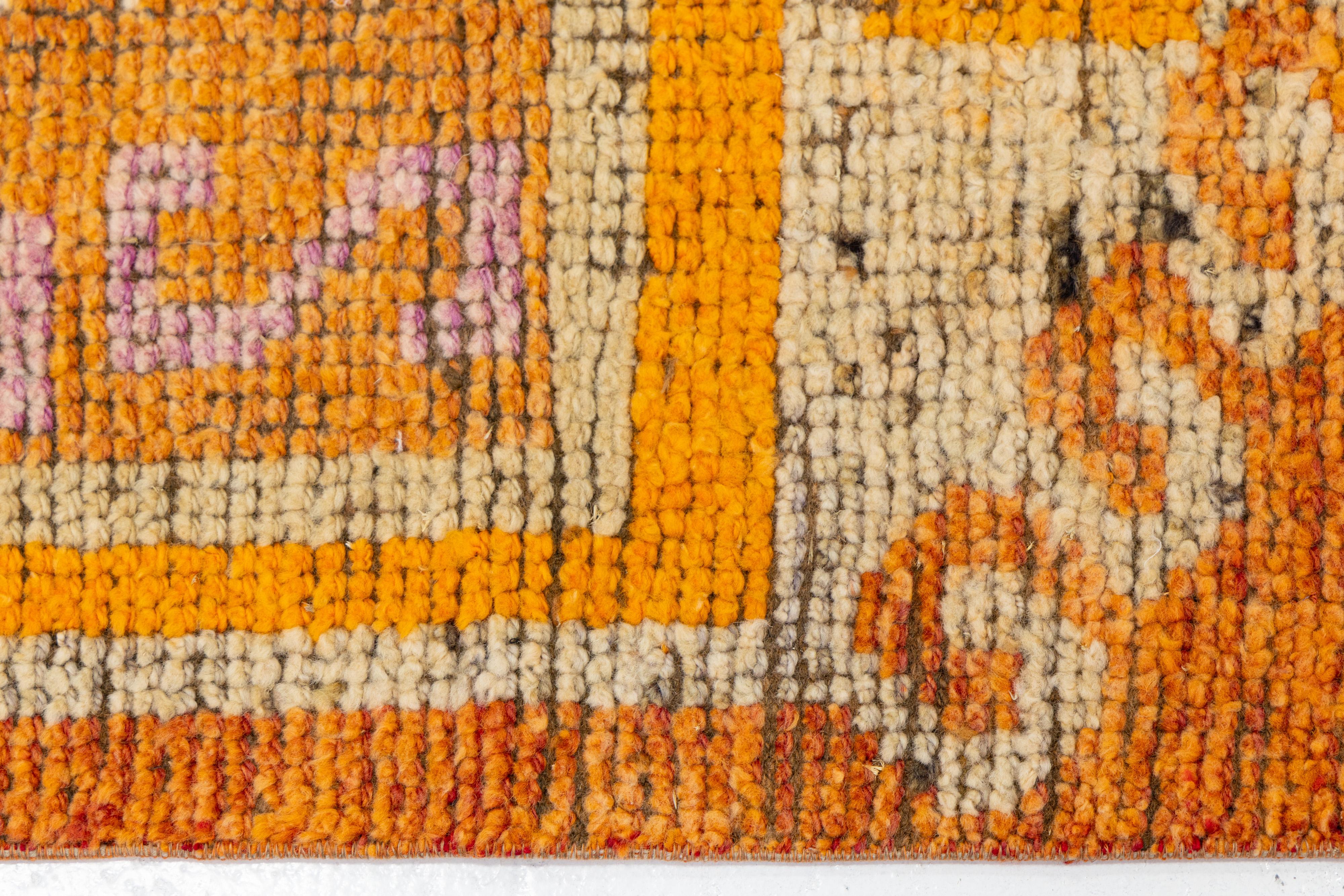 Traves de Mesa de Lana Turca Vintage Naranja con Diseño Geométrico Tribal Anudado a mano en venta