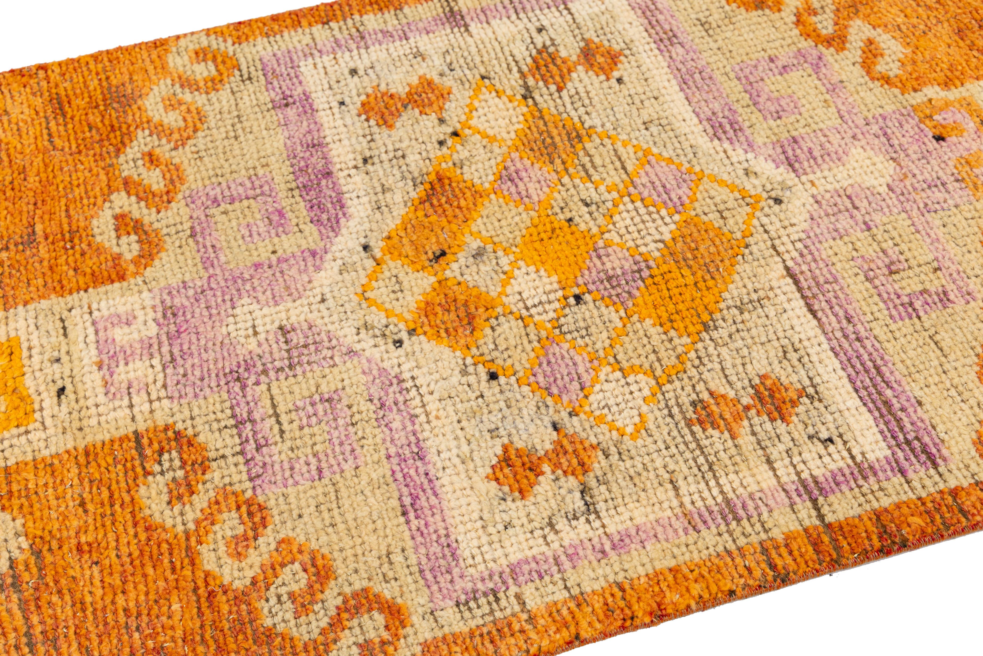 Traves de Mesa de Lana Turca Vintage Naranja con Diseño Geométrico Tribal en venta 2