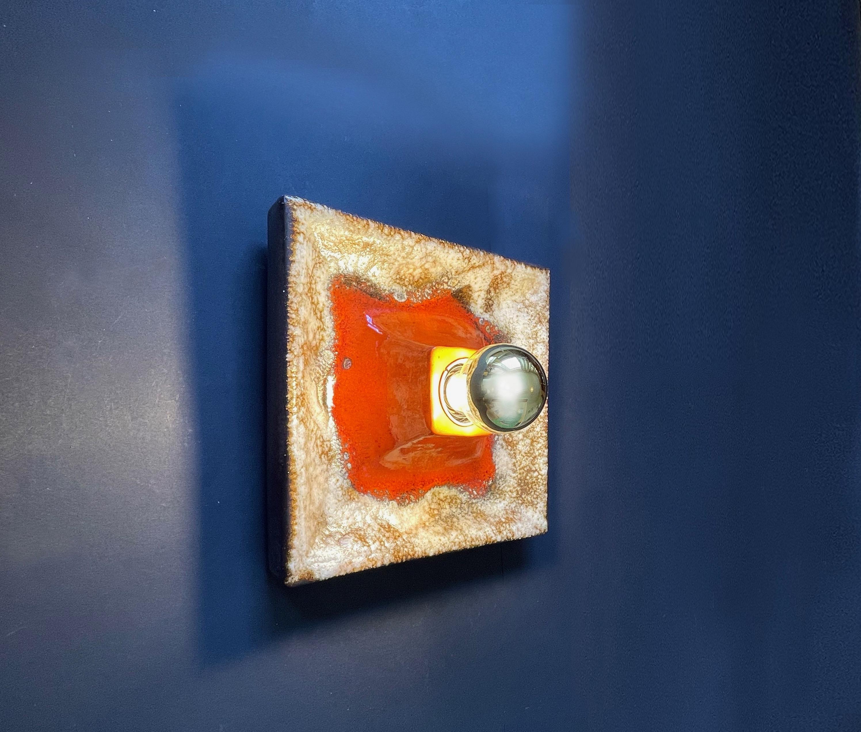 Lámpara de Pared Volcán Naranja de Lava Gorda, Aplique Cuadrado de Cerámica, Mediados de Siglo Alemán Vaciado en venta