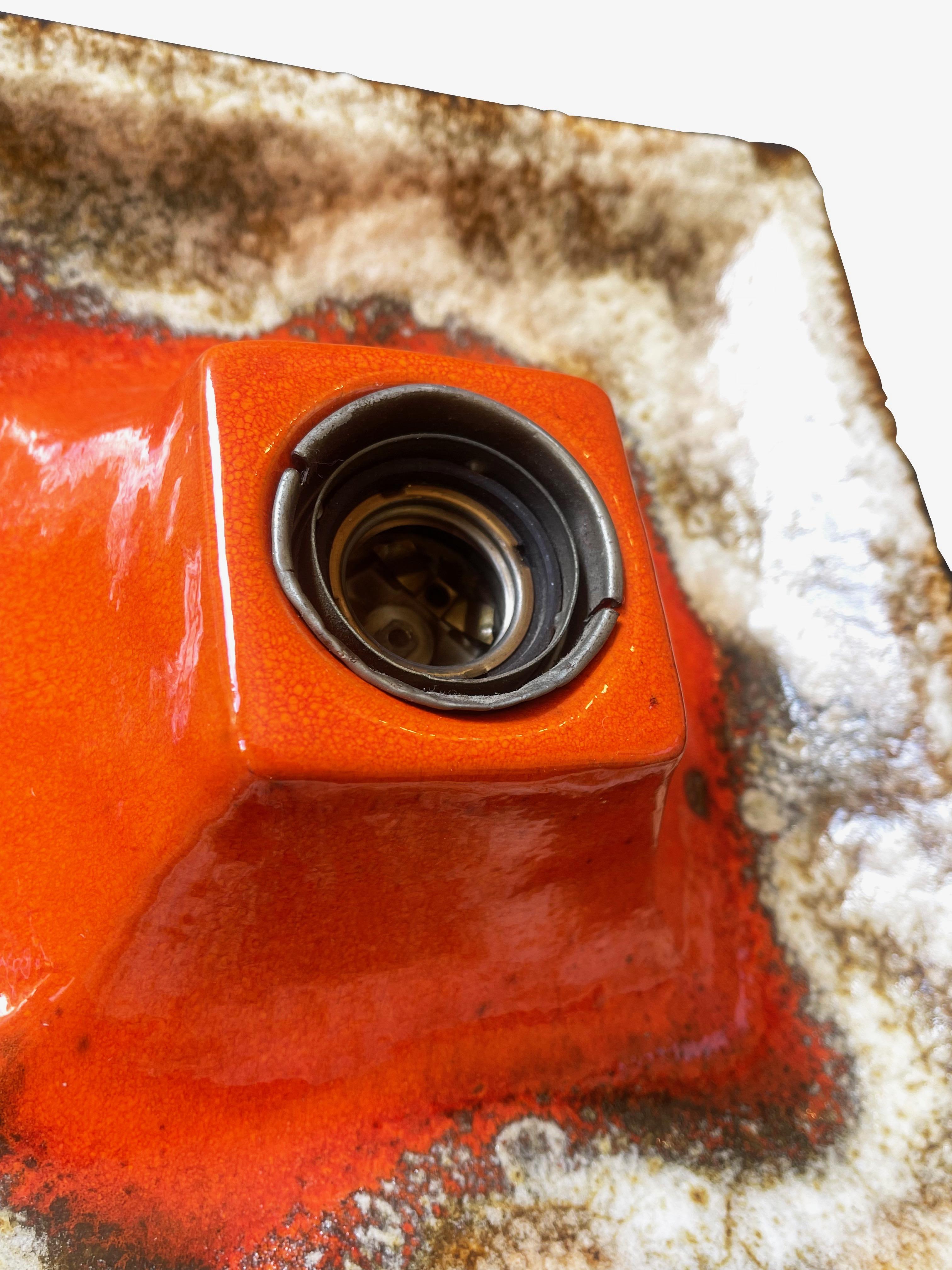 Lámpara de Pared Volcán Naranja de Lava Gorda, Aplique Cuadrado de Cerámica, Mediados de Siglo Alemán siglo XX en venta