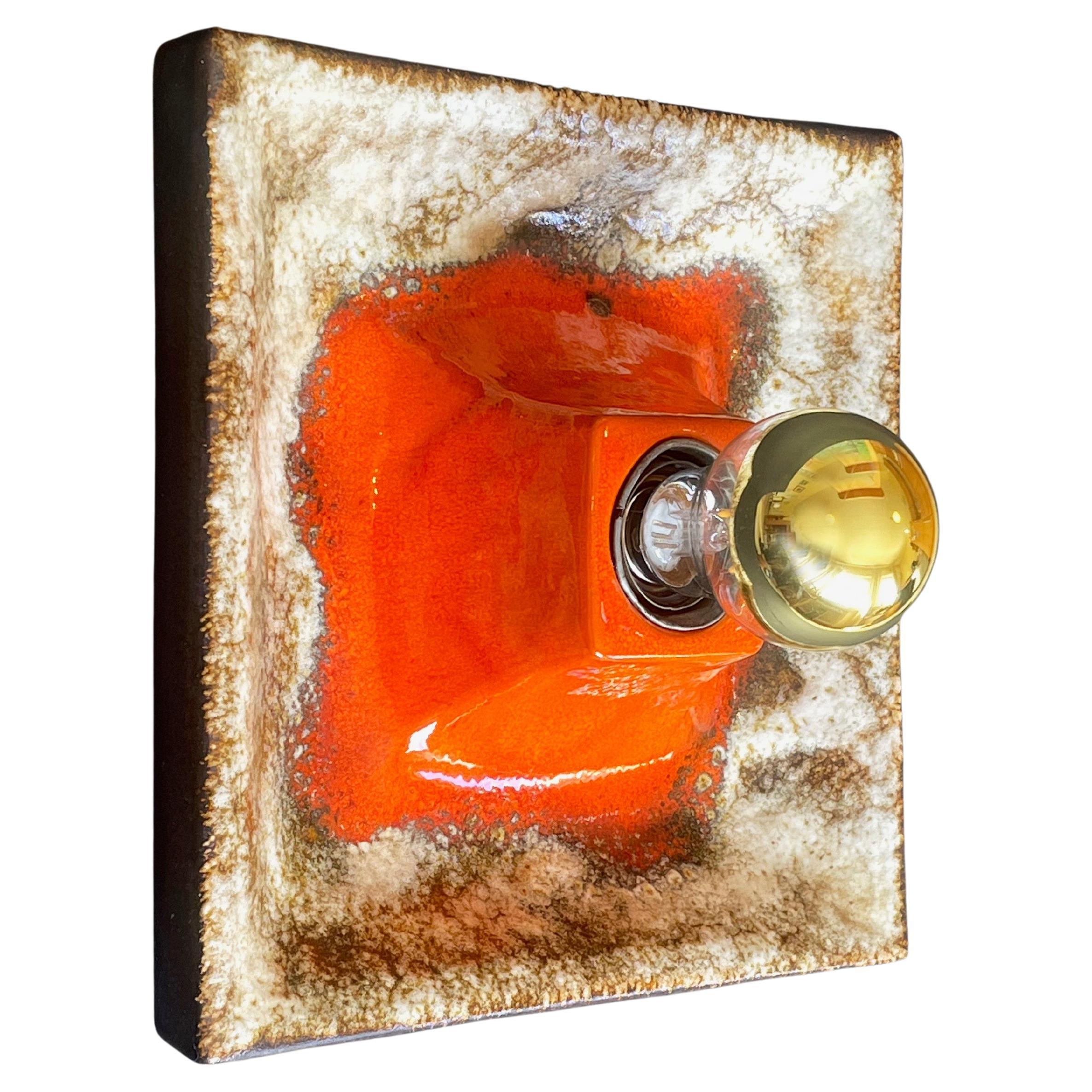 Lámpara de Pared Volcán Naranja de Lava Gorda, Aplique Cuadrado de Cerámica, Mediados de Siglo Alemán en venta