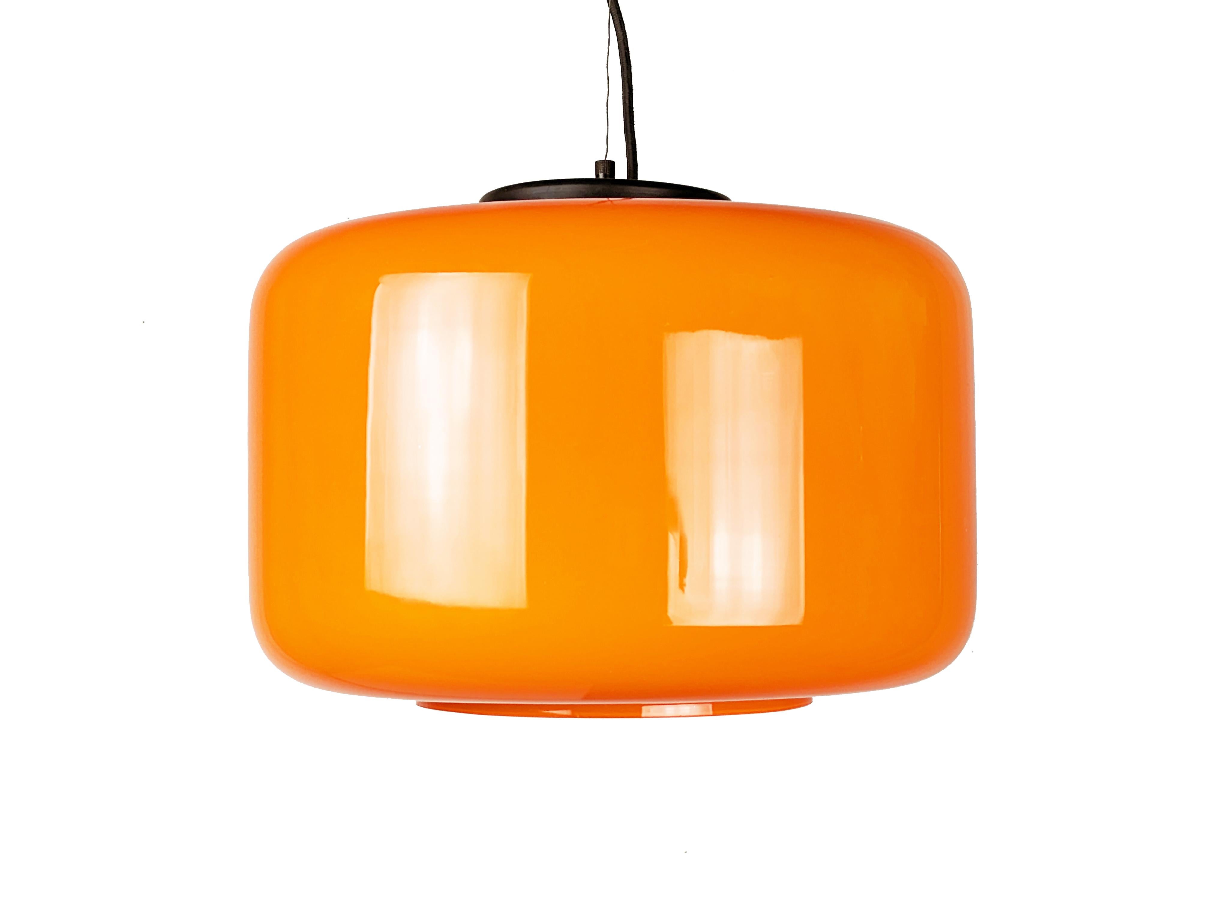 Orange & white incamiciato Murano Glass Pendant Lamp  attrib. to Vistosi In Good Condition For Sale In Varese, Lombardia