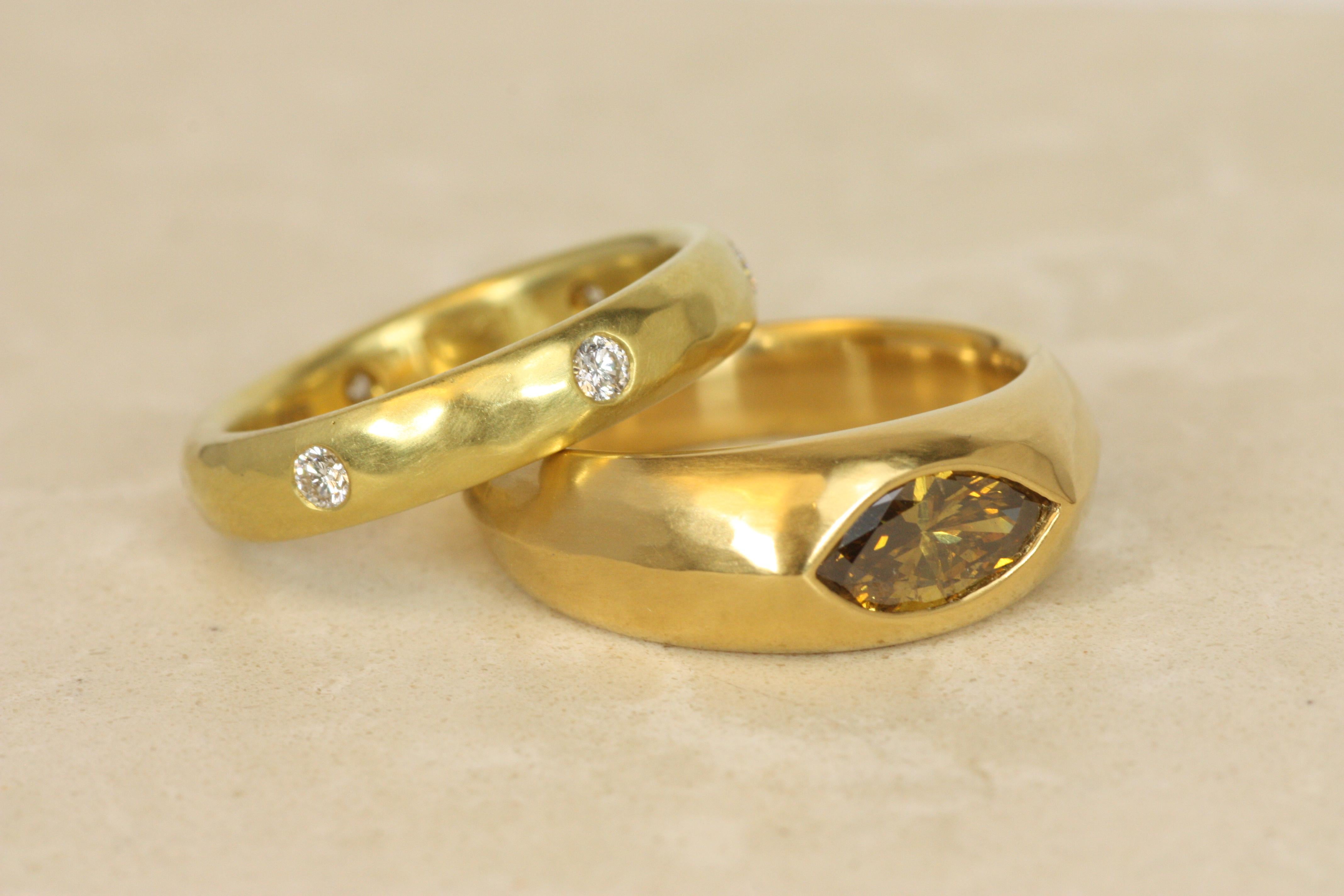 Orange-gelb-brauner Zigeuner-Solitär-Diamantring mit Marquise-Schliff aus 22 K Gelbgold im Angebot 2