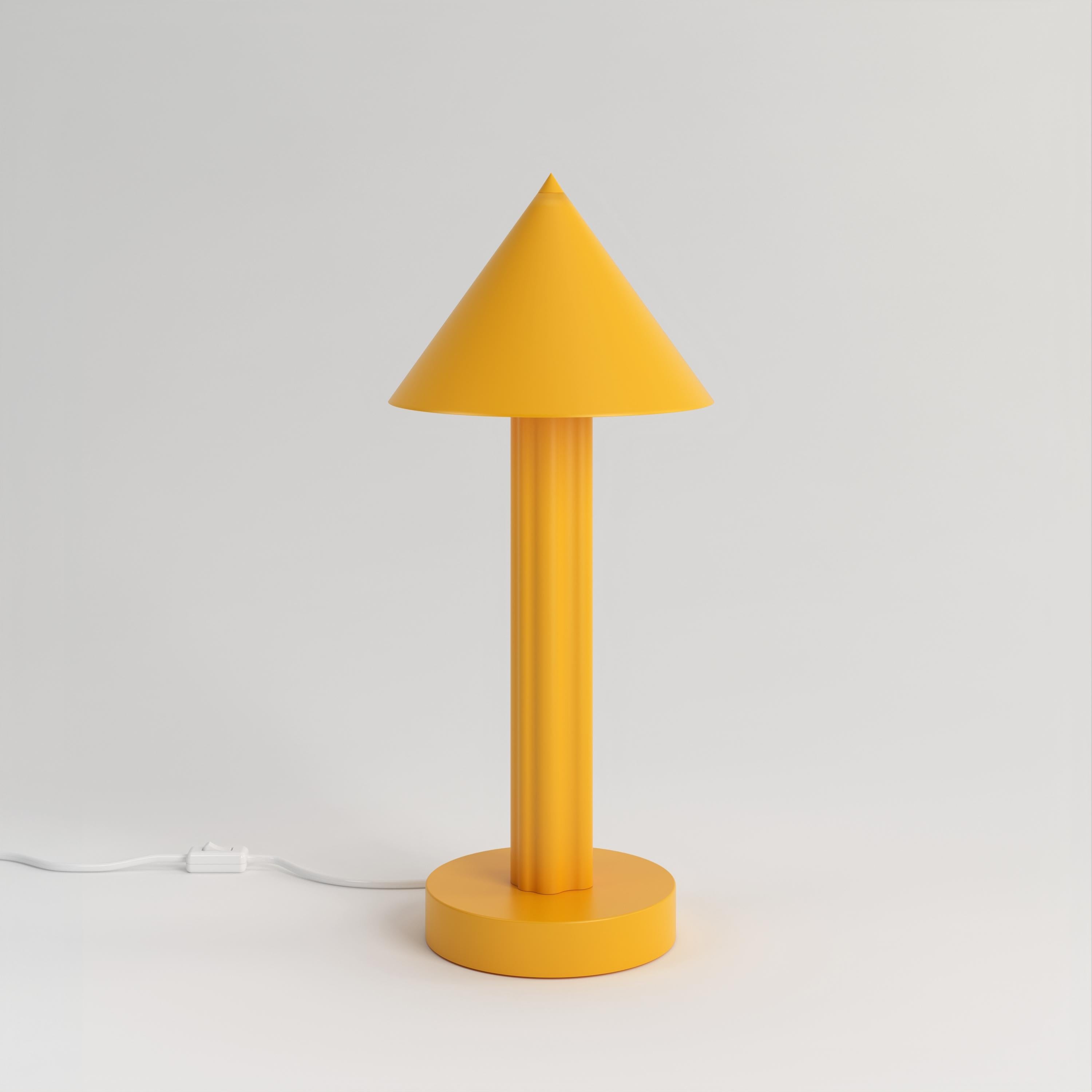 Lampe de bureau A.Profiles Orange Jaune par Atelier Areti
Dimensions : D 16 x H 40,5 cm.
Matériaux : Métal peint par poudrage.

Disponible dans d'autres couleurs. Veuillez nous contacter.

Toutes nos lampes peuvent être câblées en fonction de chaque