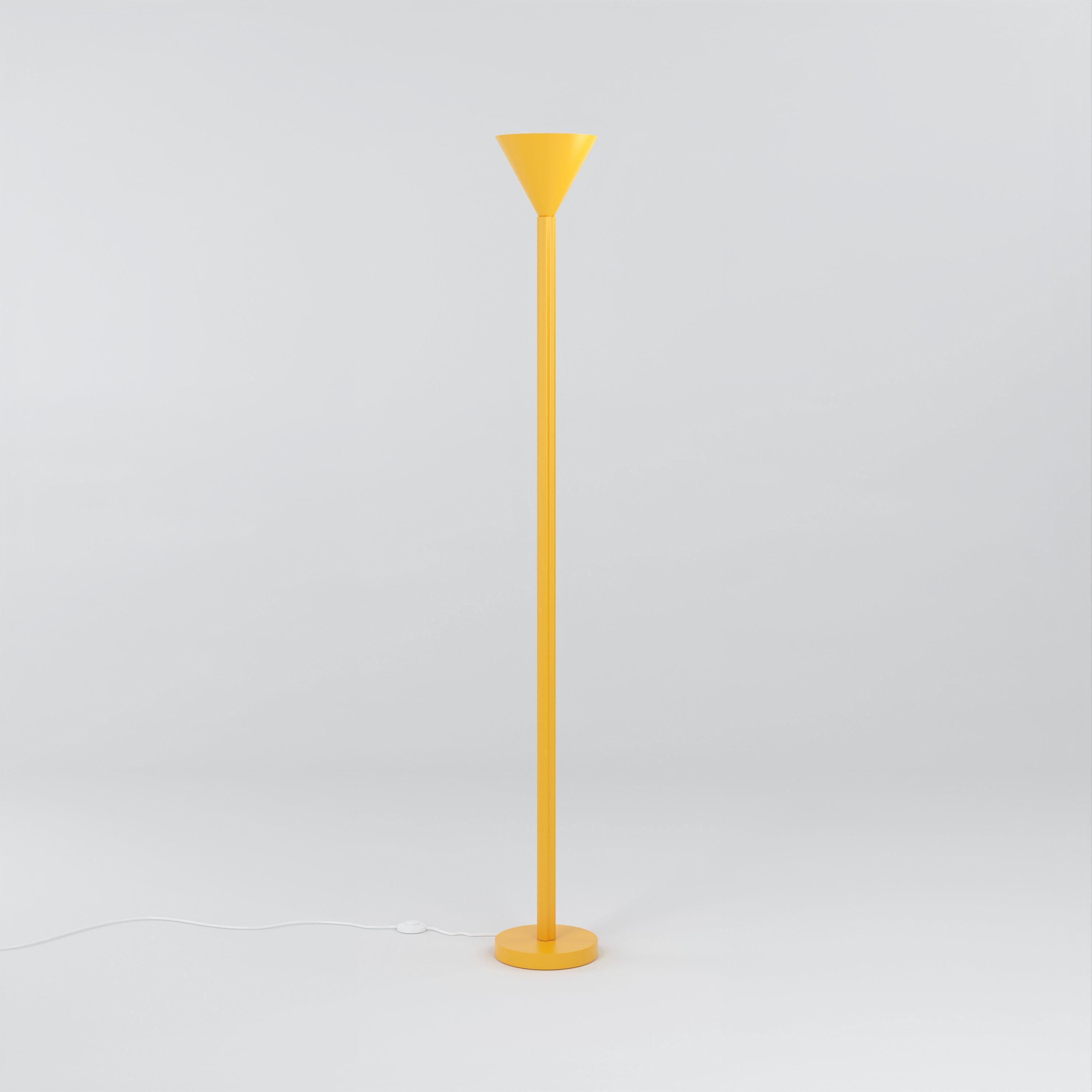 Lampada da terra con profili giallo-arancio di Atelier A.Profiles
Dimensioni: D 20 x H 159 cm.
Materiali: Metallo verniciato a polvere.

Disponibile in altri colori. Contattateci.

Tutte le nostre lampade possono essere cablate a seconda del Paese.