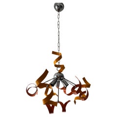 Lampadario in metallo a nastro arancione e giallo Midcentury Italia 1950