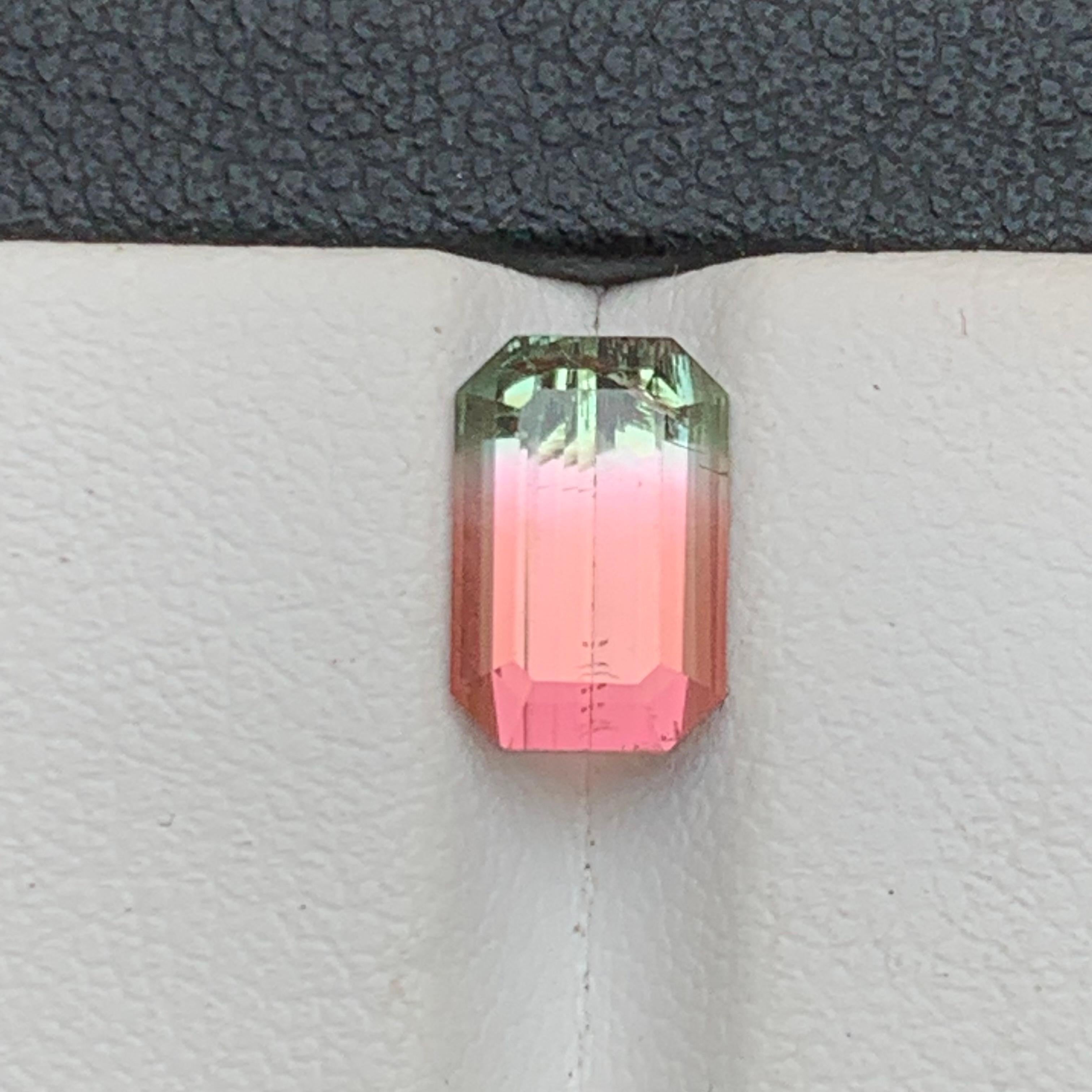 Taille émeraude Bague en tourmaline naturelle bicolore rose orangé, pierre précieuse non sertie de 2,35 carats, taille émeraude en vente