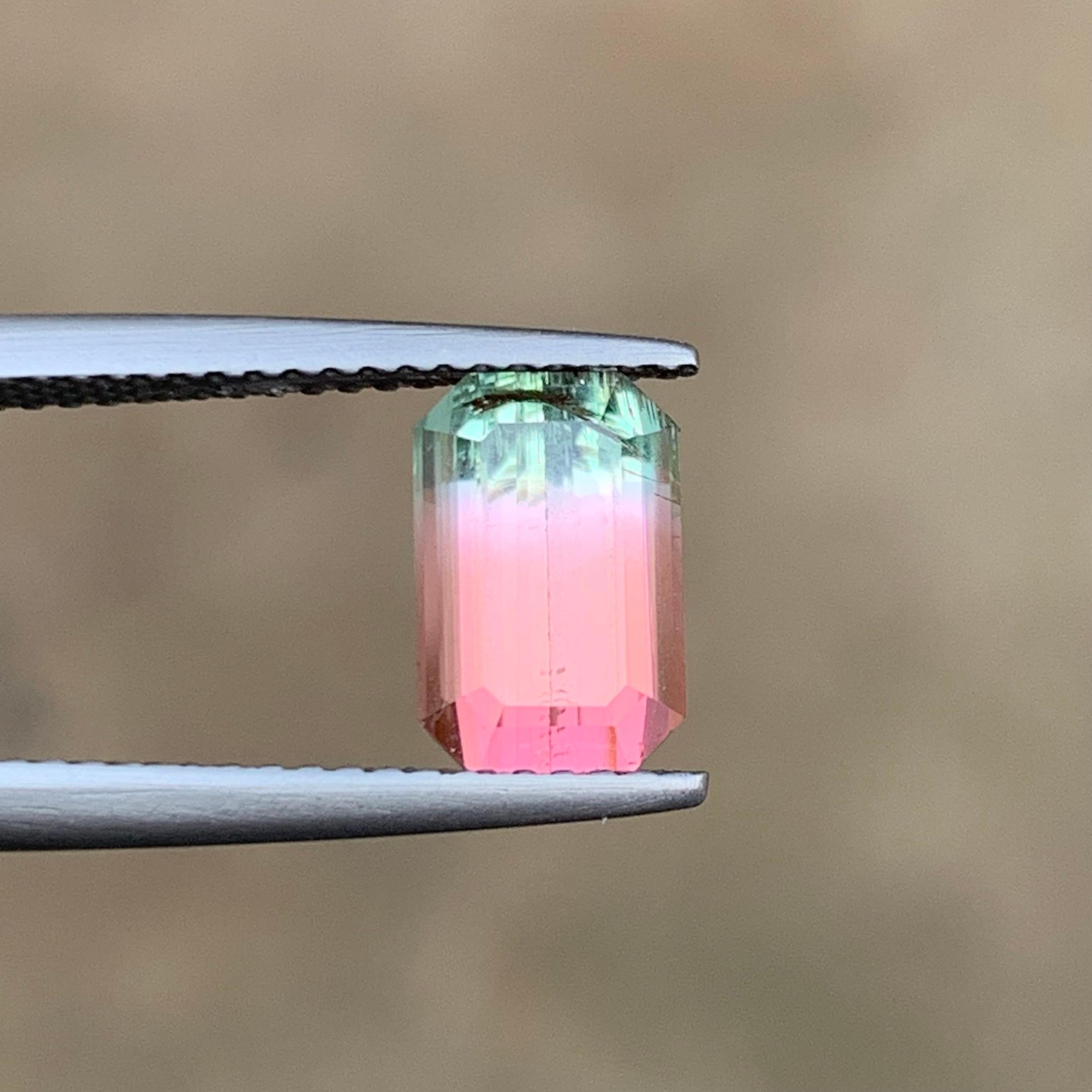 Bague en tourmaline naturelle bicolore rose orangé, pierre précieuse non sertie de 2,35 carats, taille émeraude en vente 2