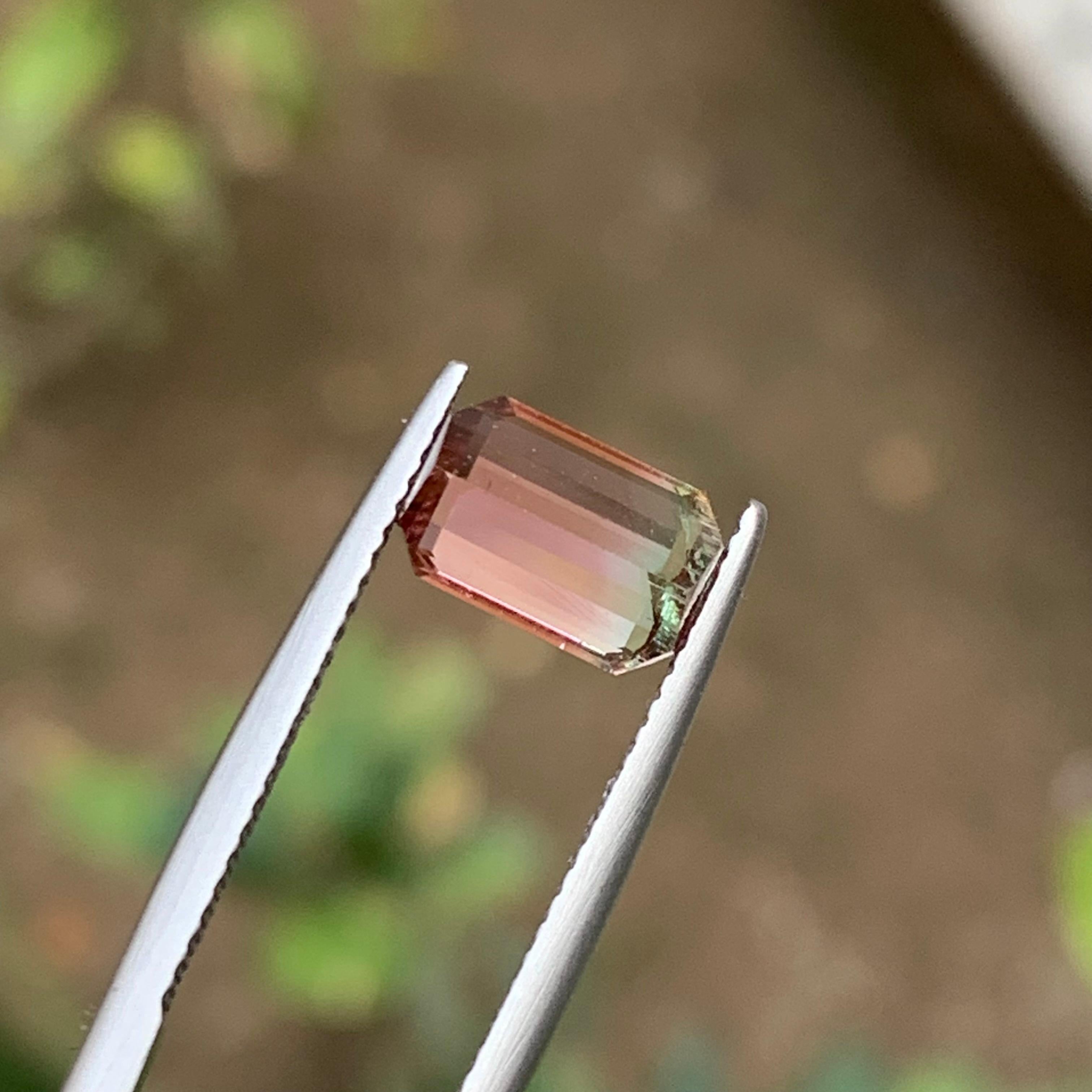 Bague en tourmaline naturelle bicolore rose orangé, pierre précieuse non sertie de 2,35 carats, taille émeraude en vente 3