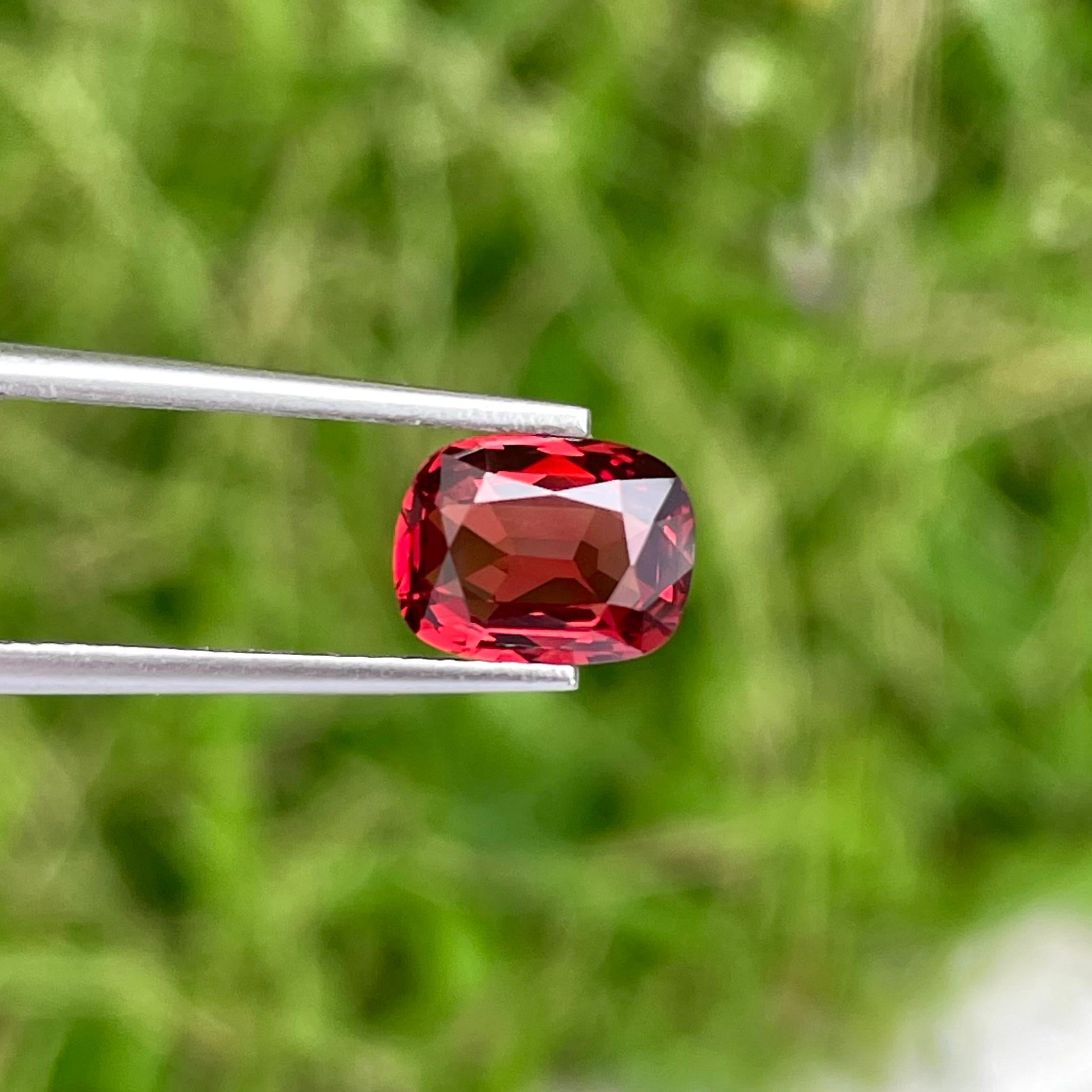 Orangey Red Burmese Spinel 1.85 carats Cushion Cut Natural Loose Gemstone In New Condition In Bangkok, TH