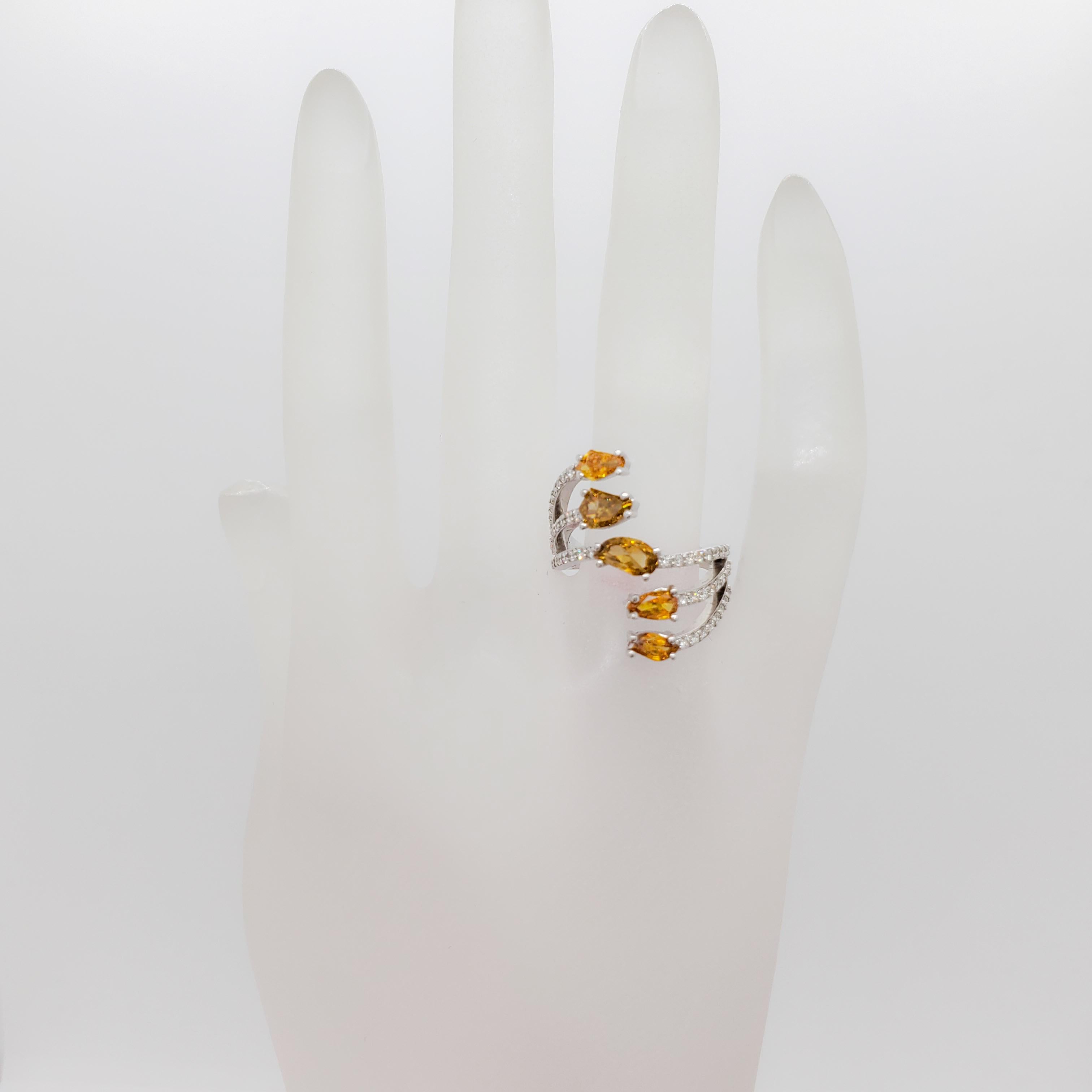 Orangey Yellow Diamond and White Diamond Cocktail Ring in 18k White Gold In Excellent Condition For Sale In Los Angeles, CA