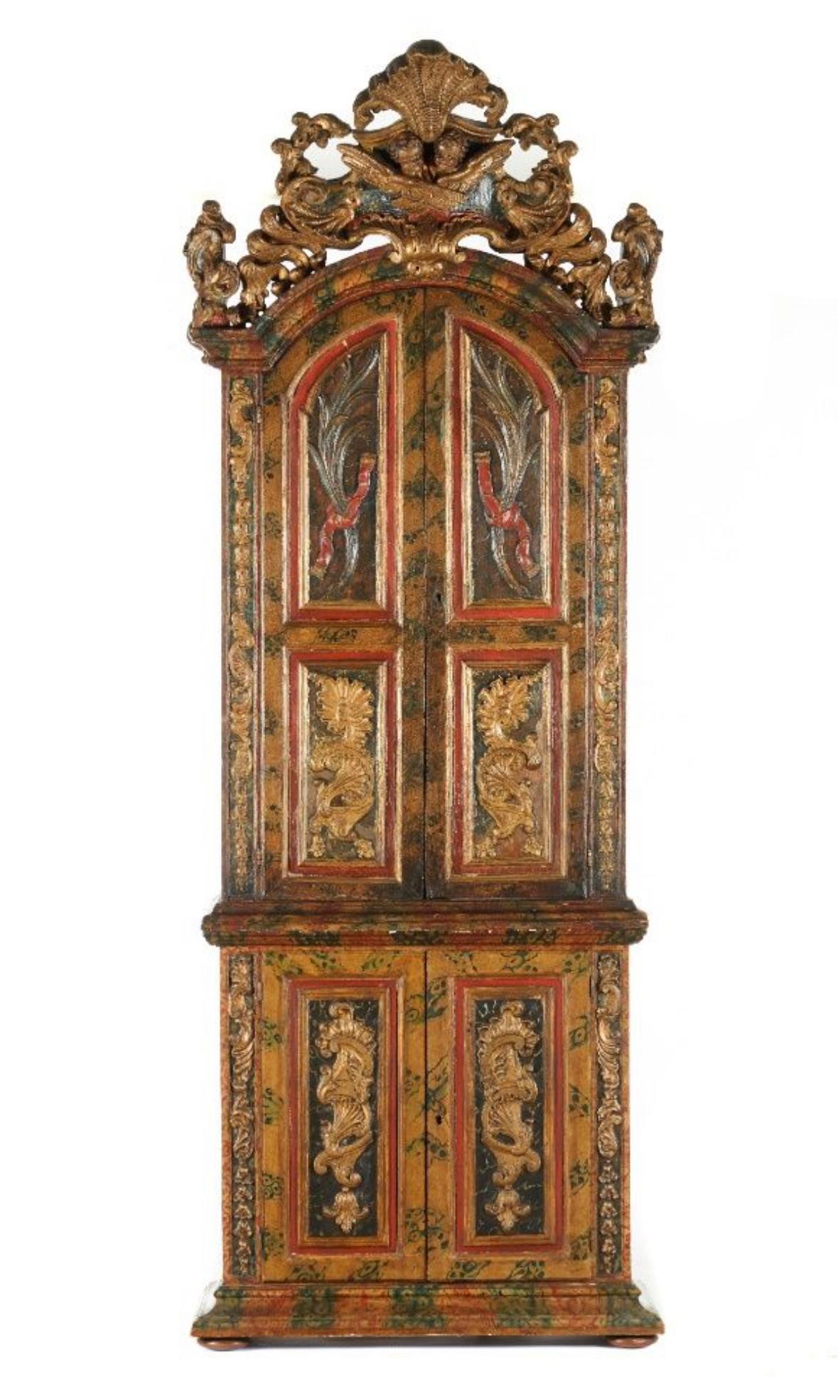 
Oratorio D.João V / D.José sur pied
Bois sculpté, polychrome, marbré et doré
Puertas interiores con paneles pintados que representan a dos ángeles con los instrumentos de la Pasión de Cristo, San Juan Bautista y San Francisco de Asís.
Intérieur