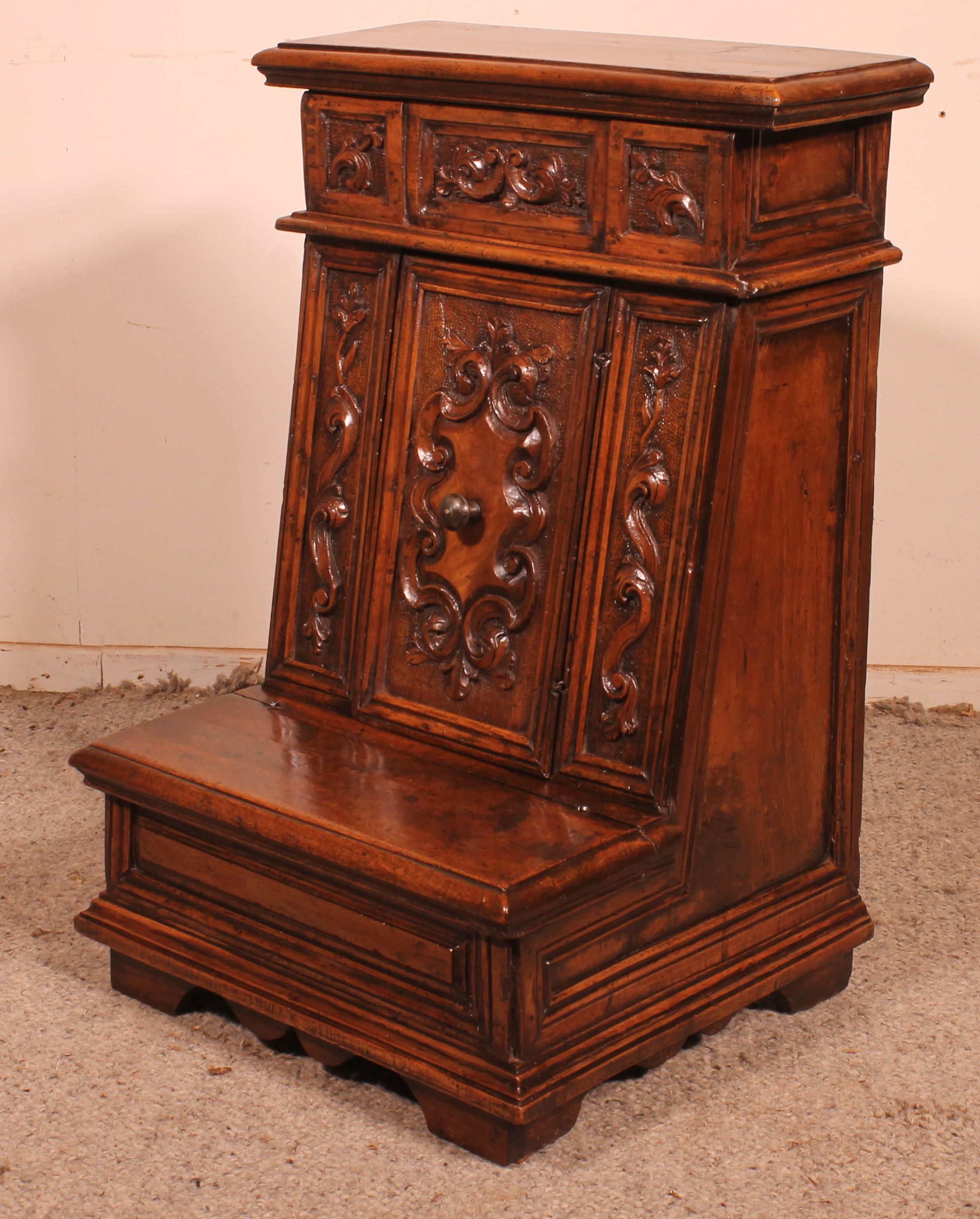 18th Century and Earlier Oratory or Kneelerfrom Italy 17th Century in Walnut