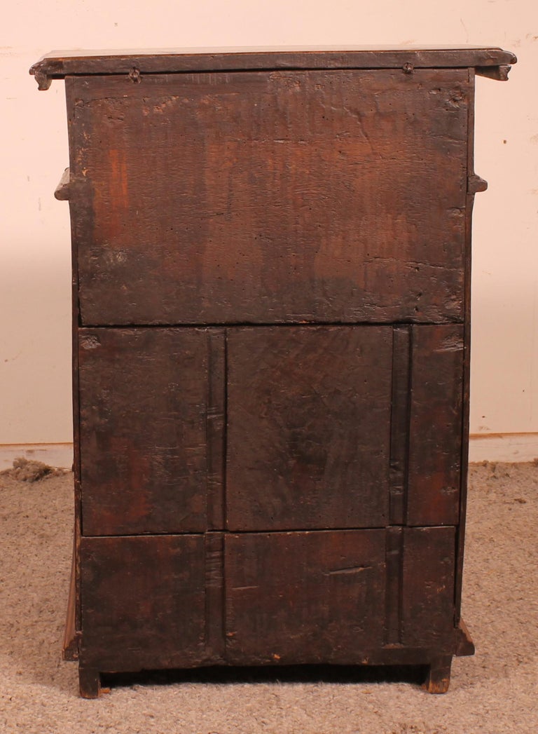 Oratory or Kneelerfrom Italy 17th Century in Walnut For Sale 3