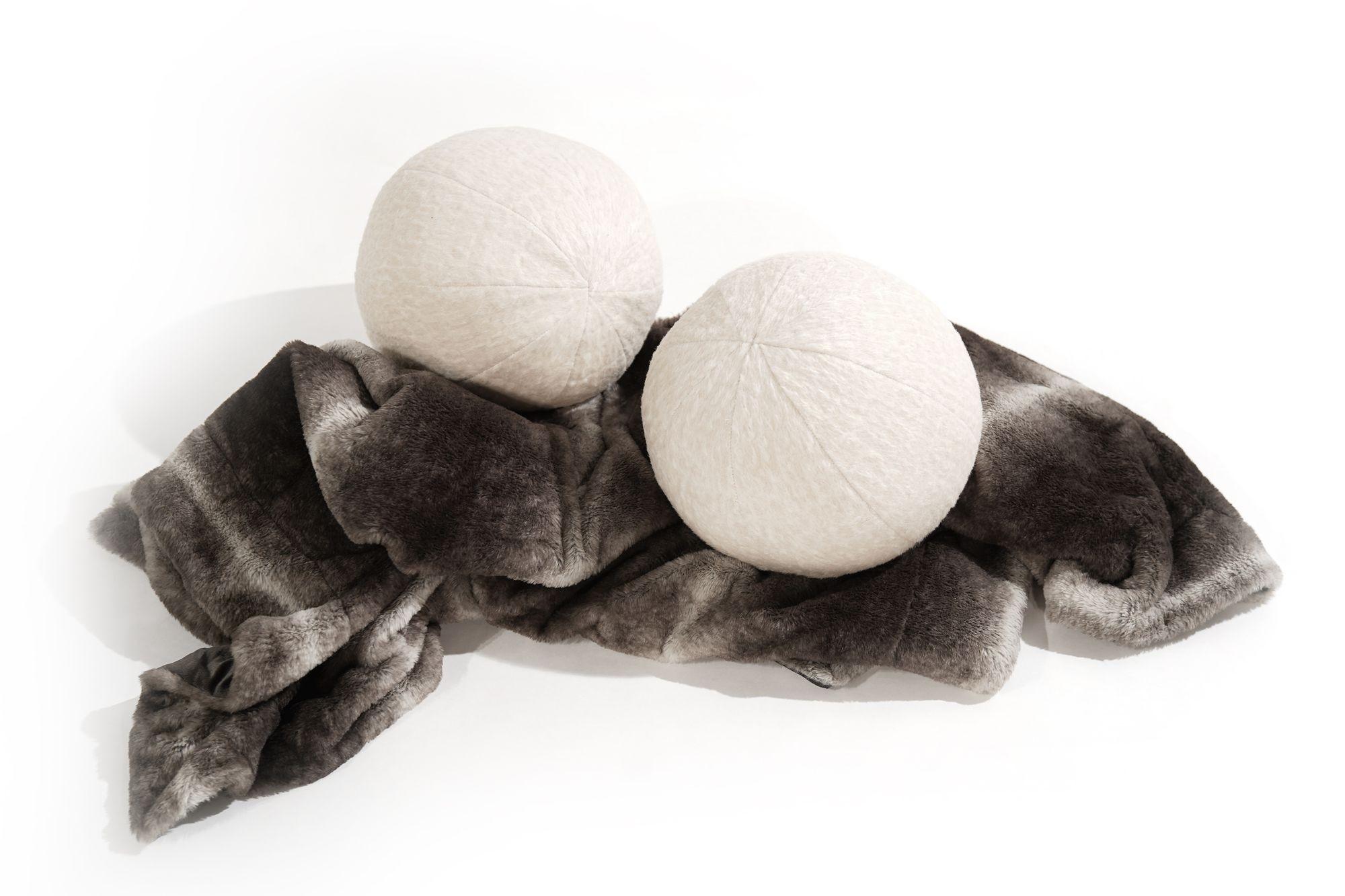 Coussin d'appoint Orb en alpaga ivoire crème de Holly Hunt en vente 7