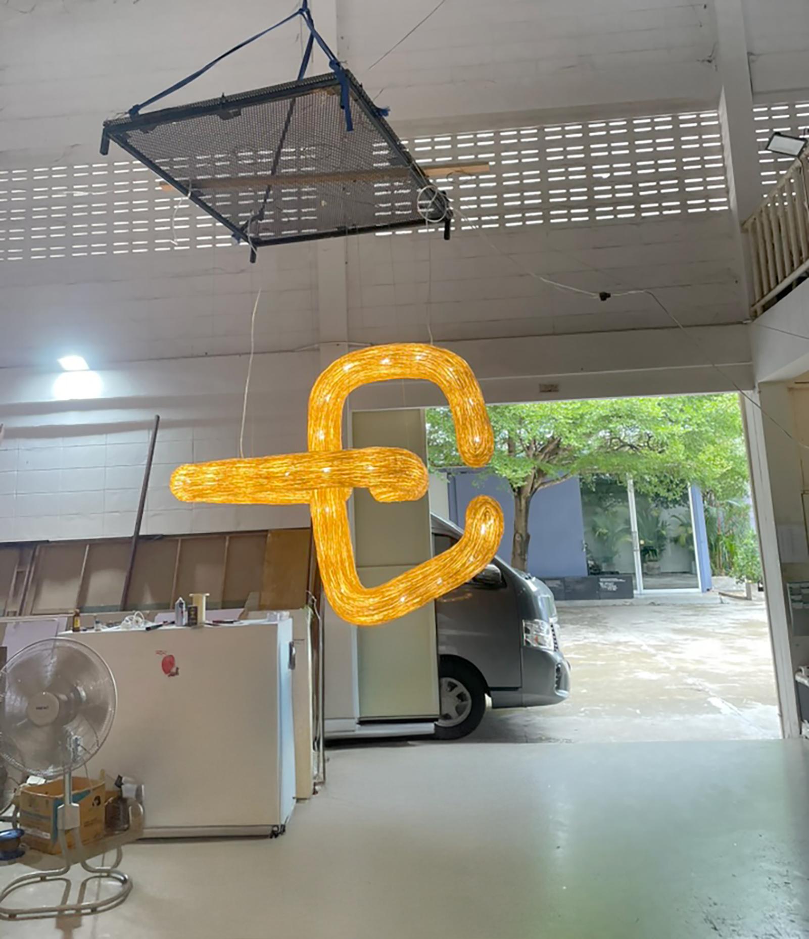 Orbette Medium by Ango - Lámpara colgante escultórica hecha a mano en ratán natural Tejido a mano en venta