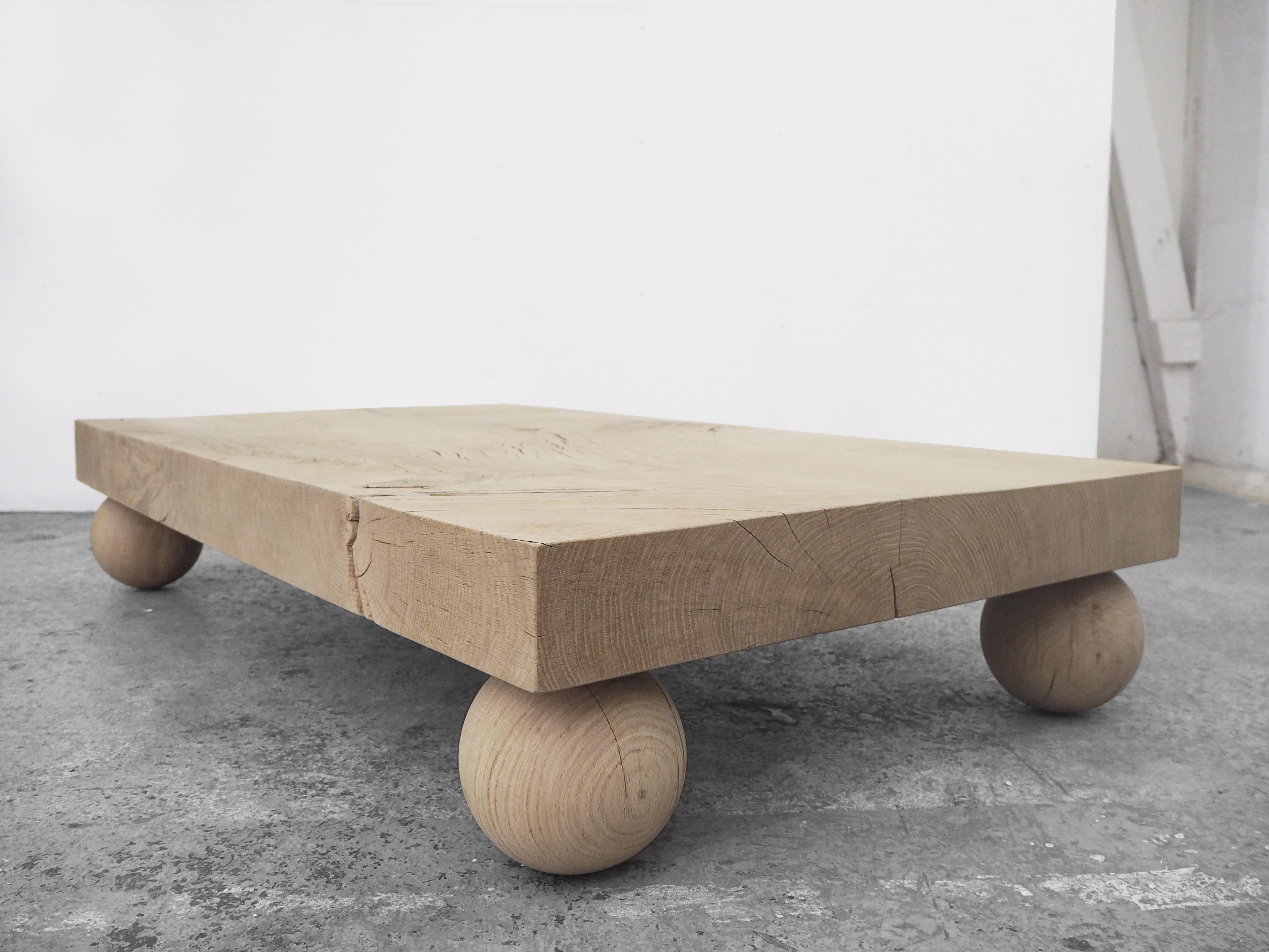 Orbis Coffee Table in Hand-Carved European Solid Oak by WDSTCK Studio In New Condition For Sale In Geneve, CH