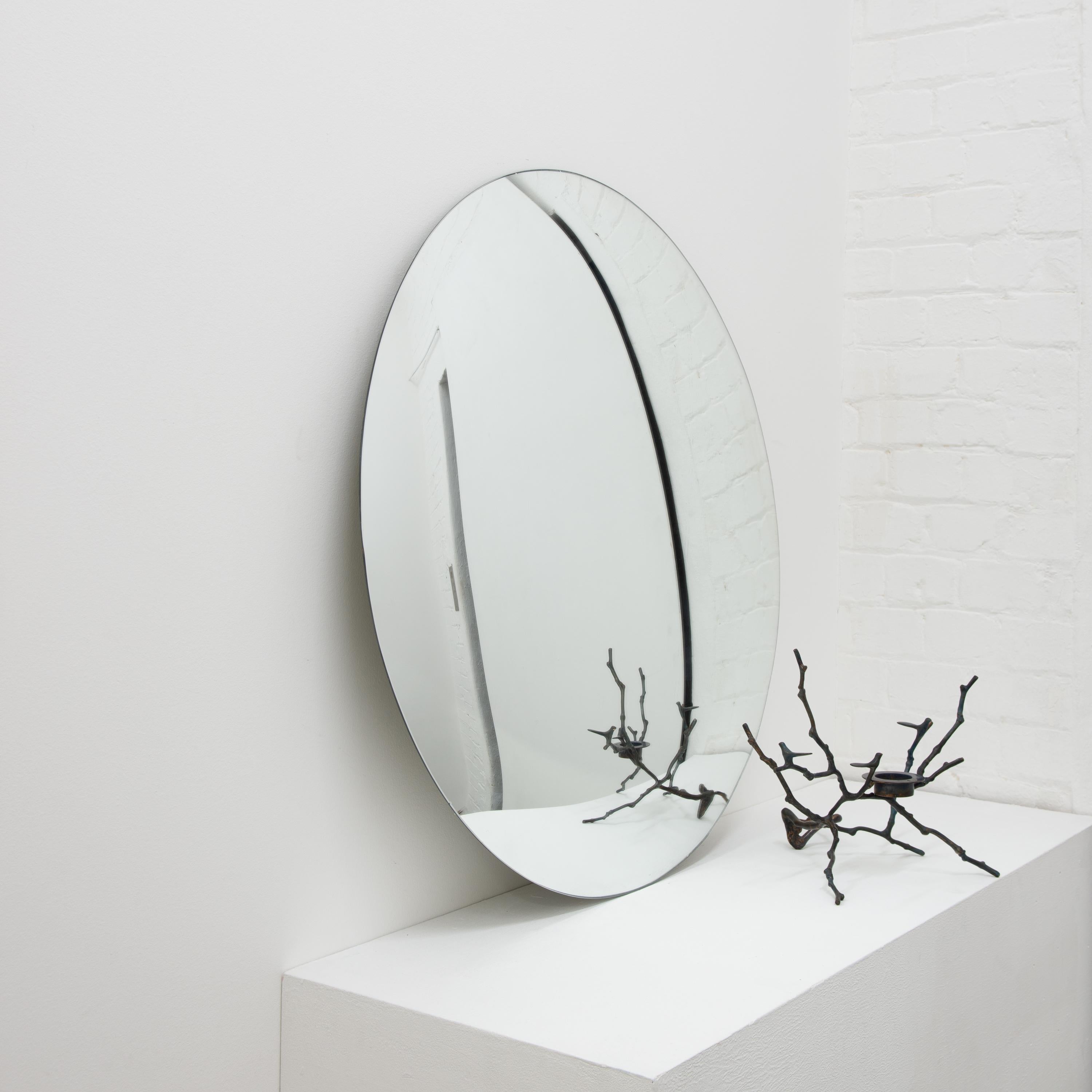 Britannique Miroir rond minimaliste sans cadre fabriqué à la main Orbis Convex, XL en vente