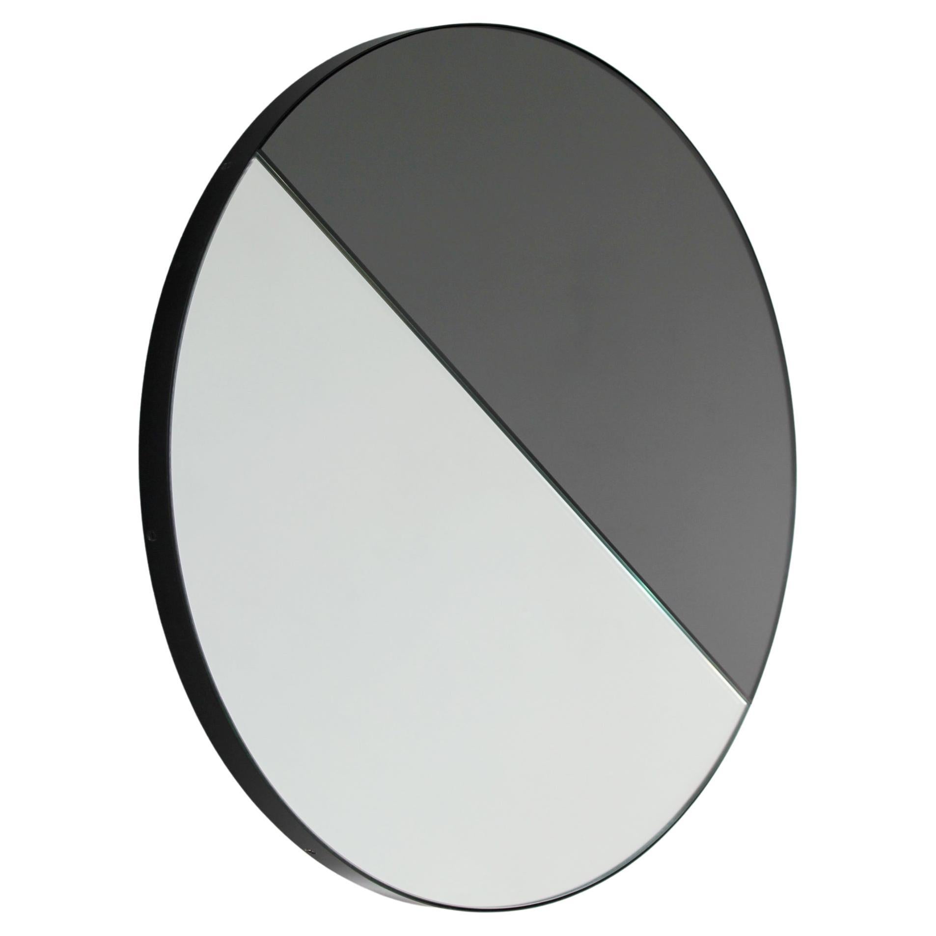 Orbis Dualis Specchio rotondo contemporaneo a tinte miste con cornice nera, grande in vendita
