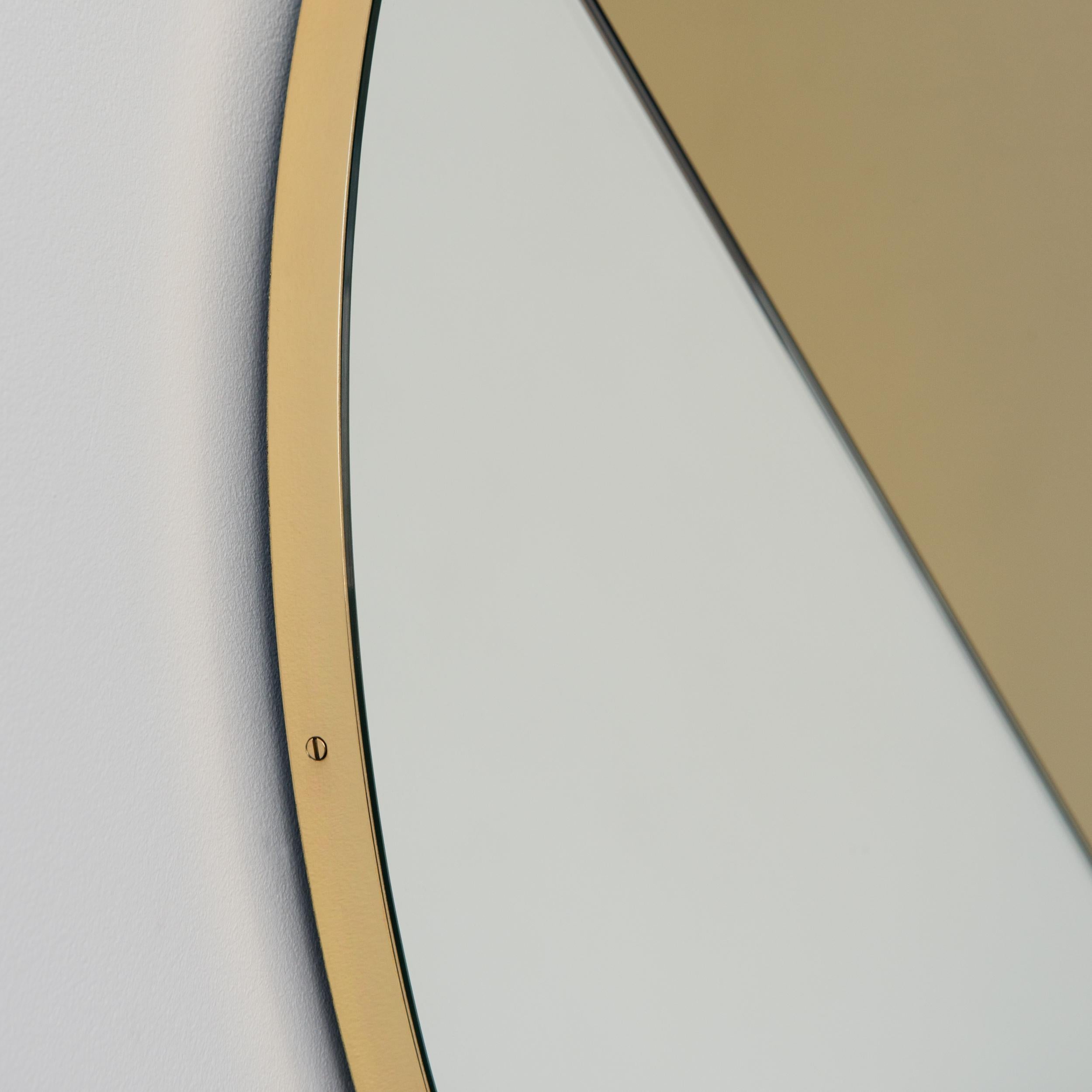 Britannique Grand miroir rond Orbis Dualis teinté or et argent avec cadre en laiton en vente