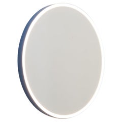 Orbis Front Illuminated Round Contemporary Mirror with Blue Frame, Medium (miroir contemporain rond éclairé par l'avant avec cadre bleu)