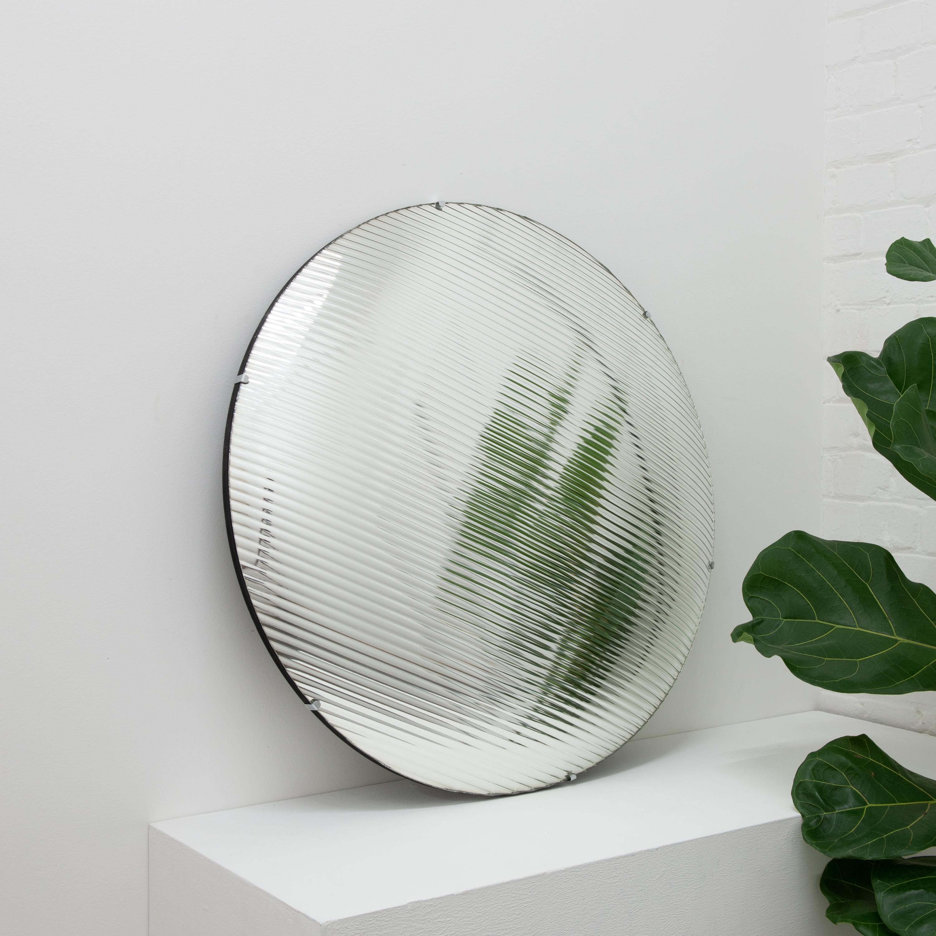 Miroir sans cadre en verre cannelé rond convexe avec Clips, grand, fabriqué à la main par Orbis en vente 9