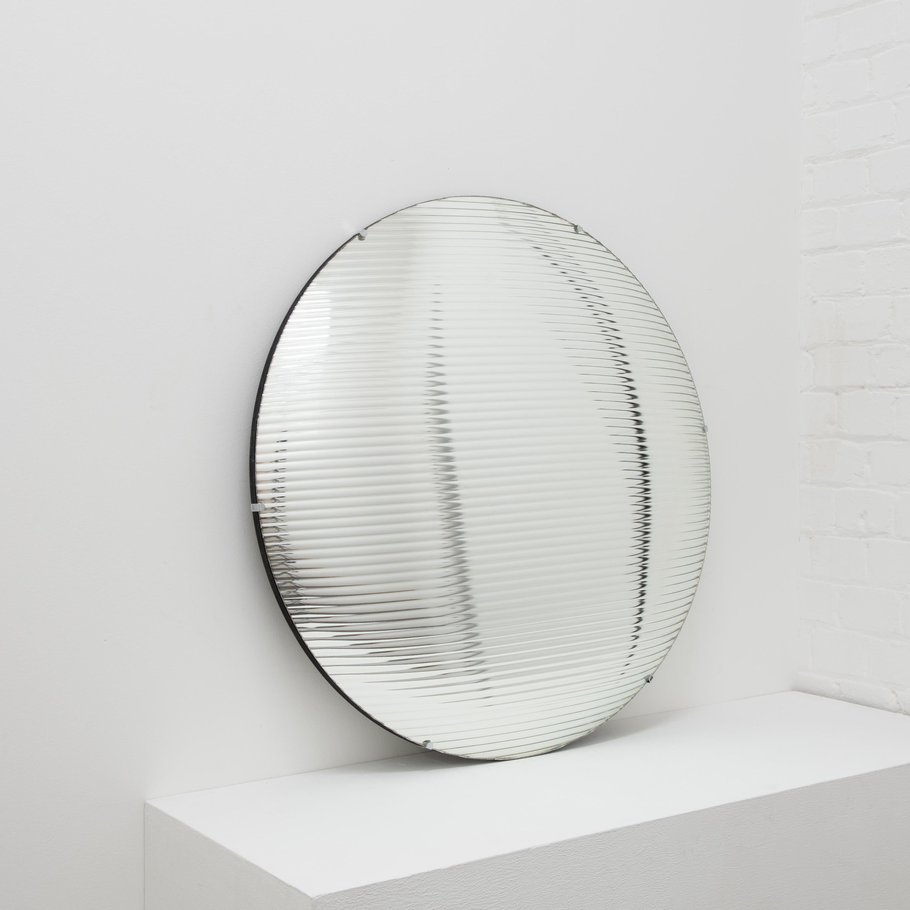 Organique Miroir sans cadre en verre cannelé rond convexe avec Clips, grand, fabriqué à la main par Orbis en vente