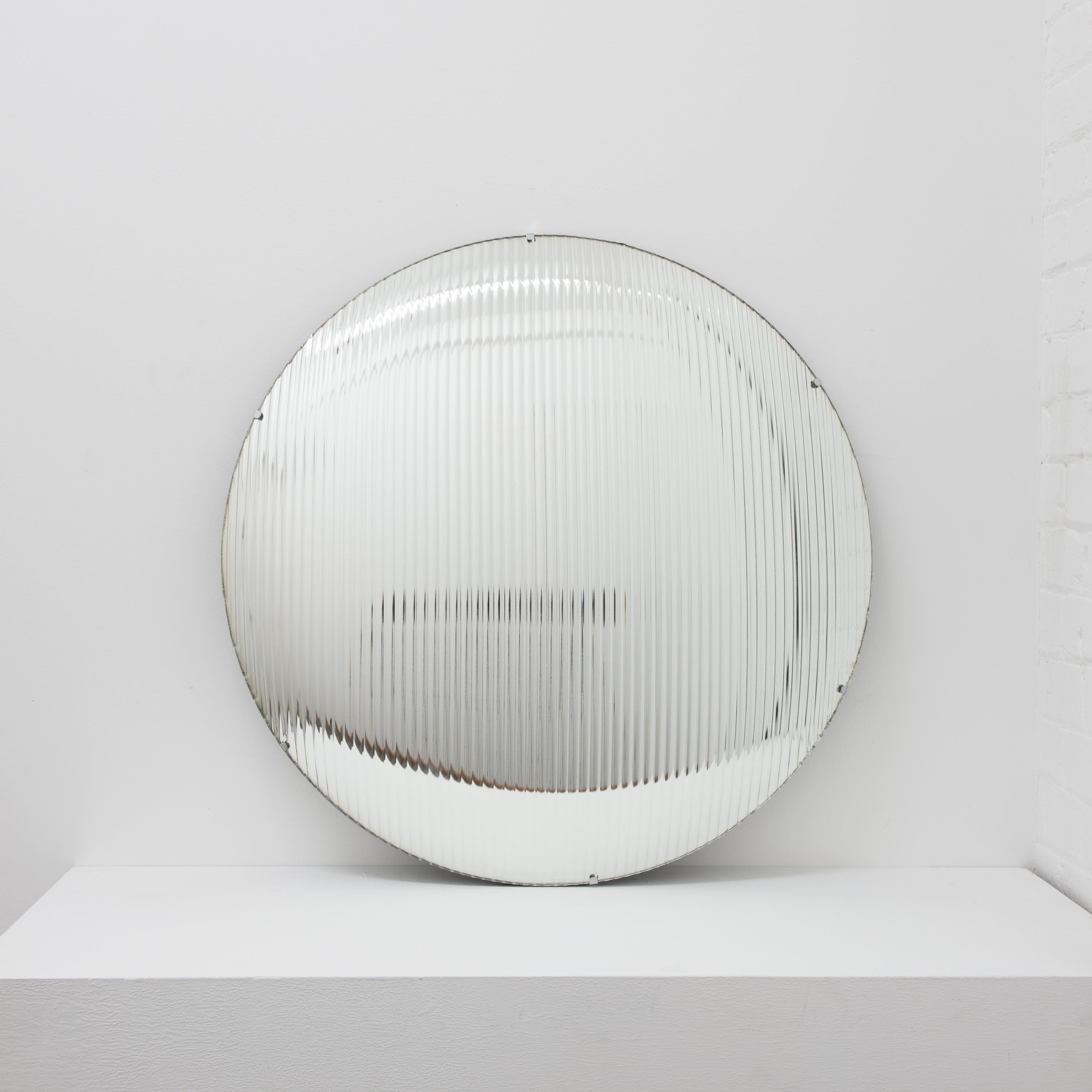 Britannique Miroir sans cadre en verre cannelé rond convexe avec Clips, grand, fabriqué à la main par Orbis en vente