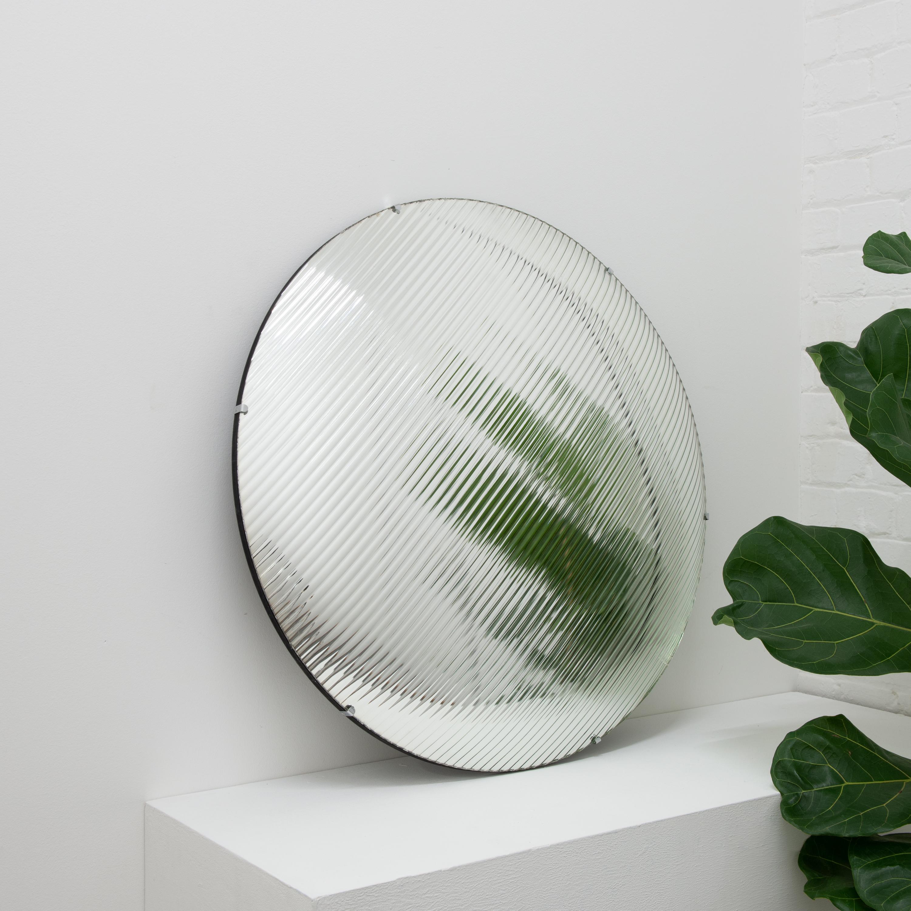 Miroir sans cadre en verre cannelé rond convexe avec Clips, grand, fabriqué à la main par Orbis Neuf - En vente à London, GB