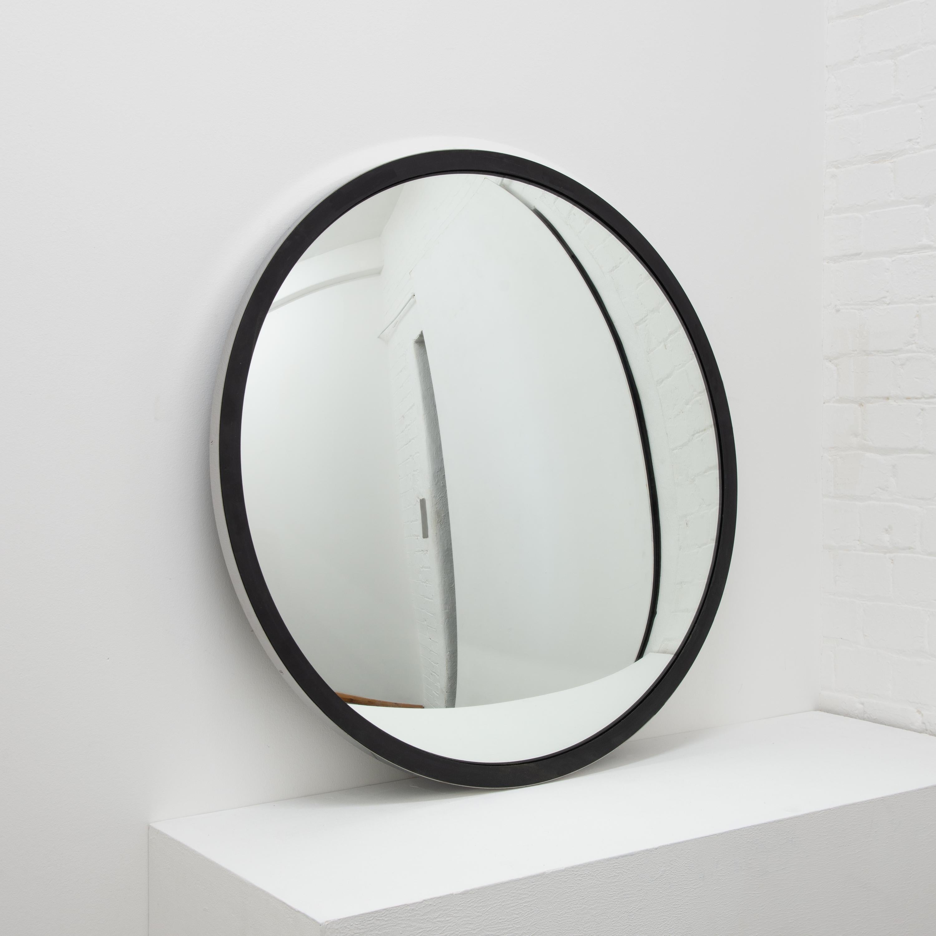 Organique Miroir rond convexe Orbis Handcraft, cadre en acier inoxydable et noir, large en vente