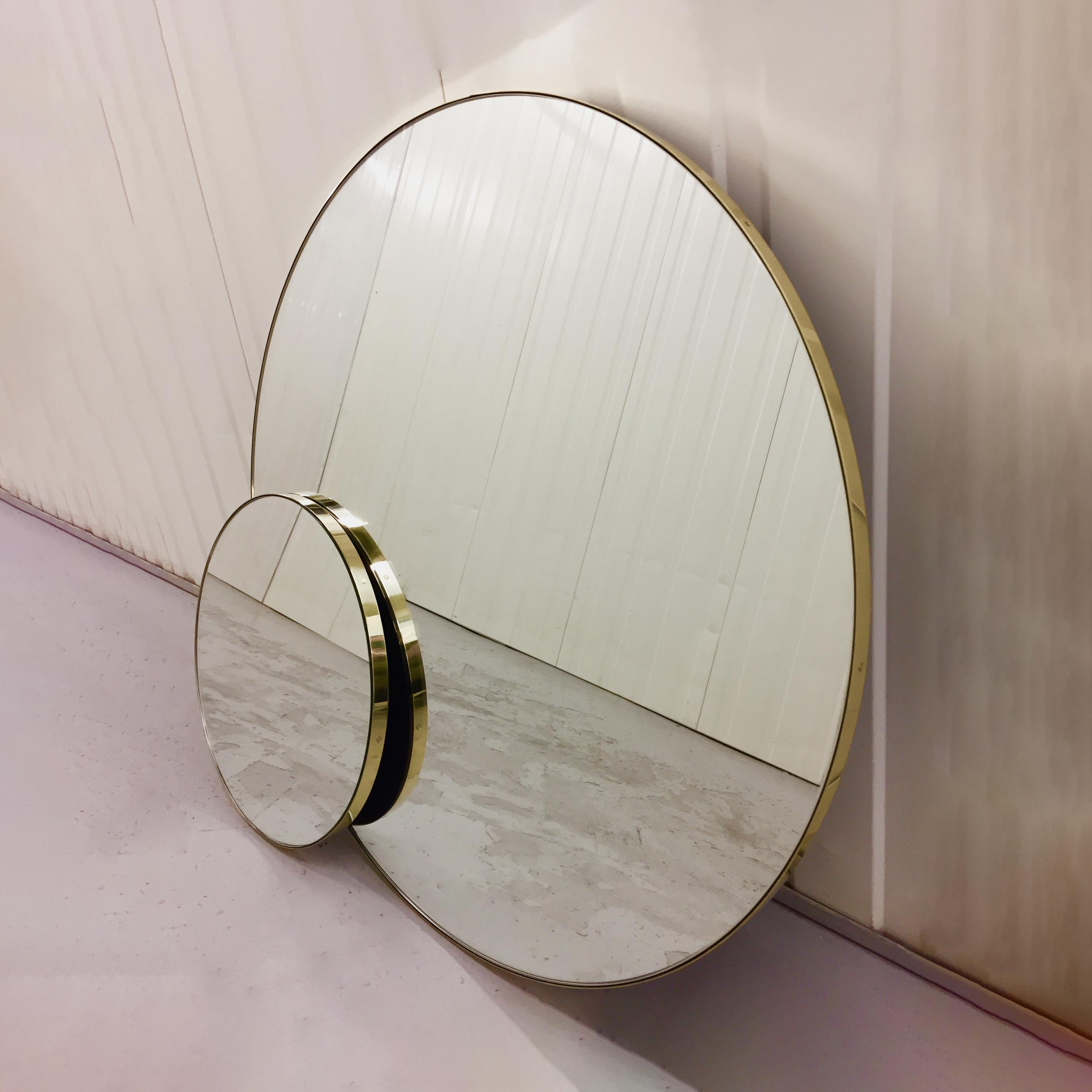 Orbis Minimalist Round Mirror with a Brass Frame, Large For Sale 9