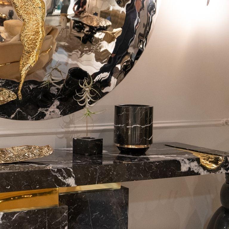 Orbis - Jarrón de Mármol Nero Marquina con Detalles de Latón Pulido en Nuevo estado para la venta en Porto, PT