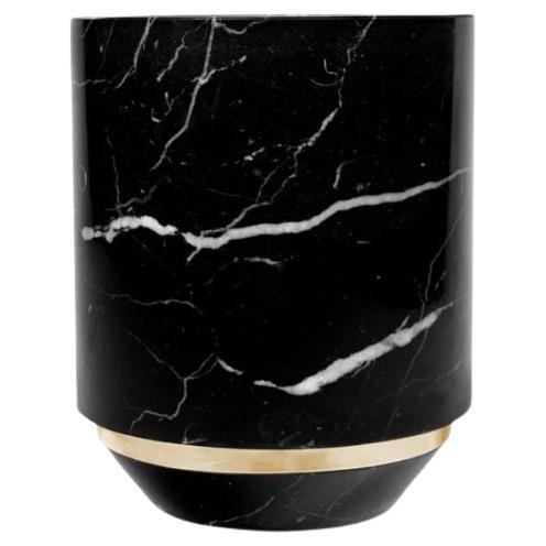 Orbis - Jarrón de Mármol Nero Marquina con Detalles de Latón Pulido