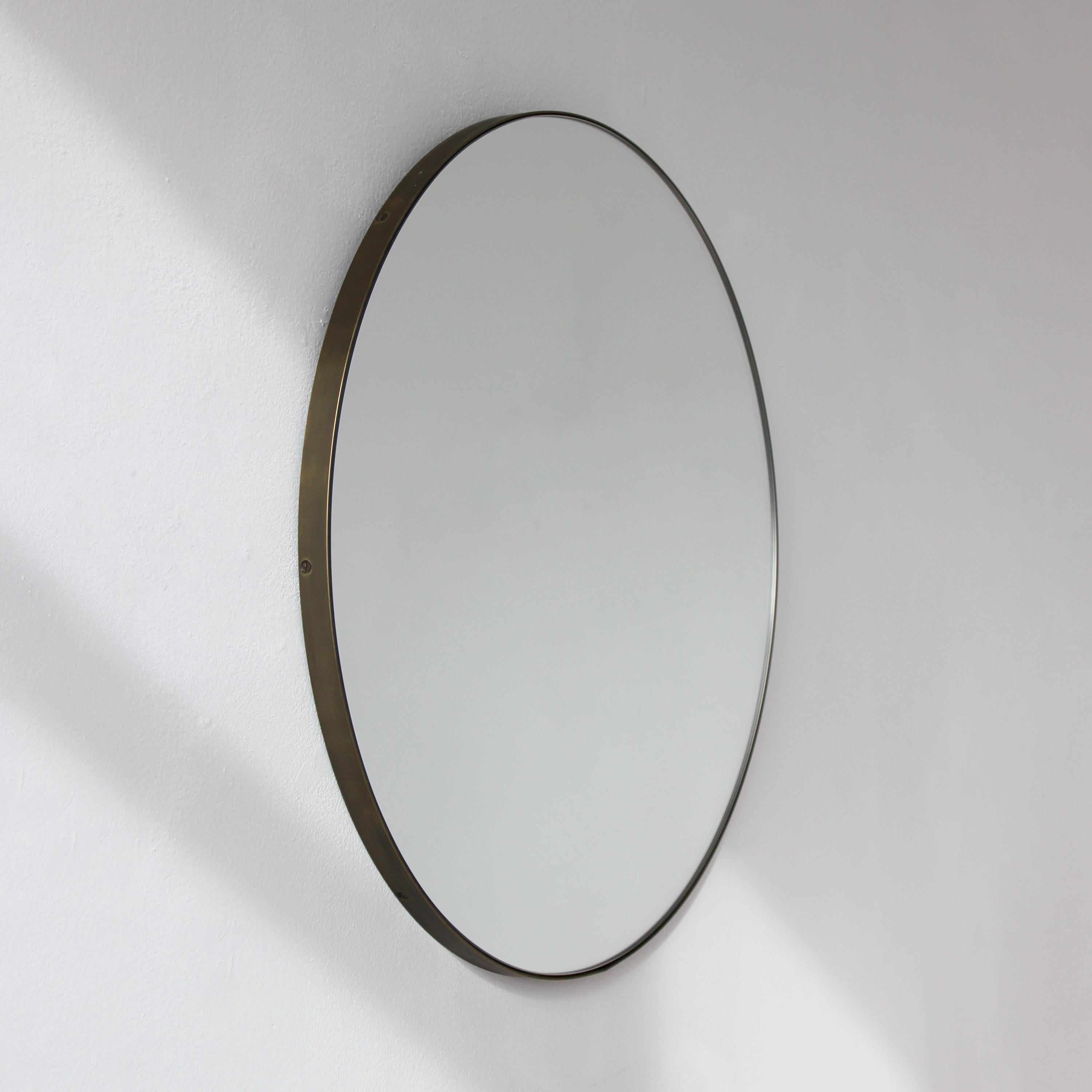 Organique Orbis Round Art Deco Mirror avec cadre en laiton et patine bronze, Large en vente