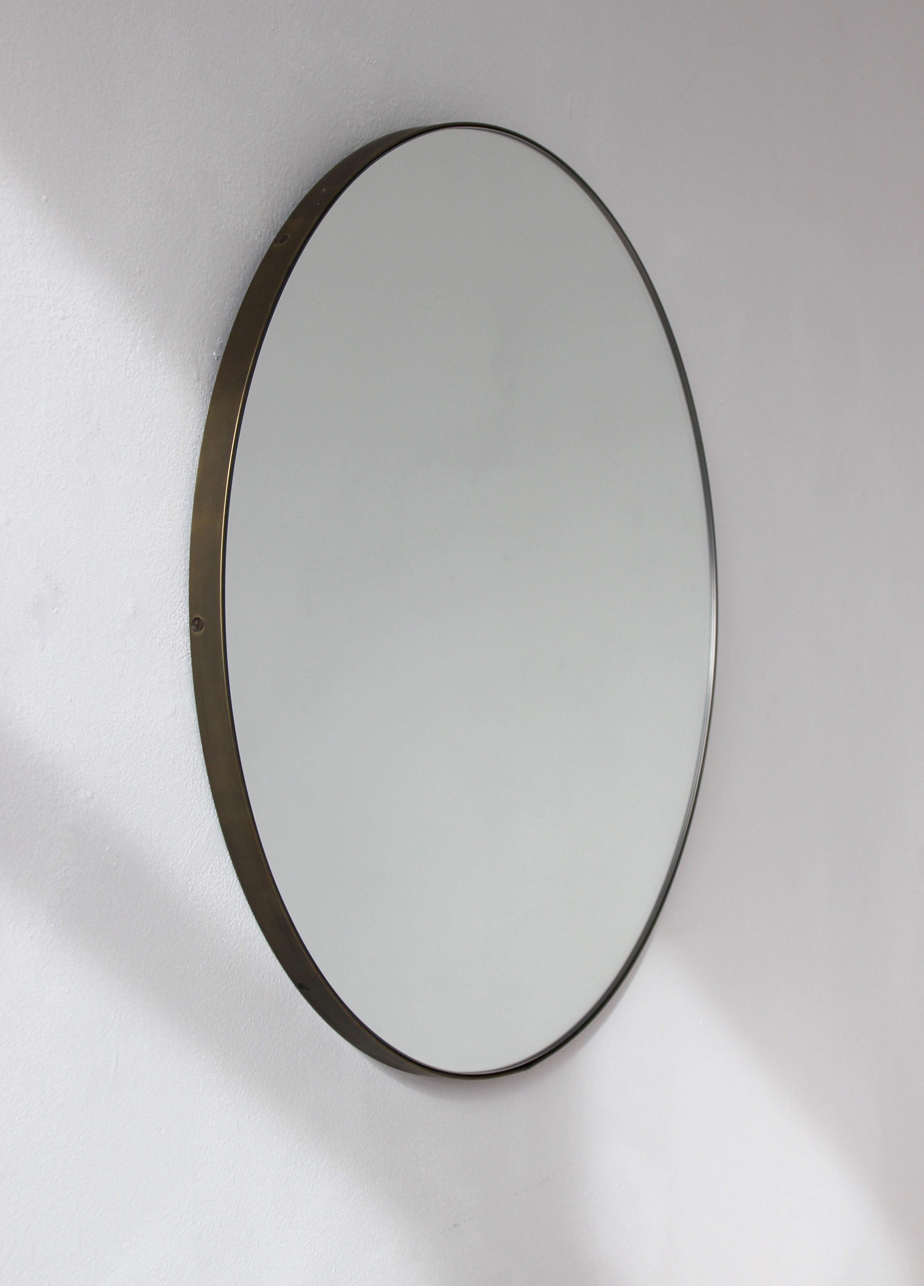 Orbis Round Art Deco Mirror avec cadre en laiton avec patine bronze, petit en vente