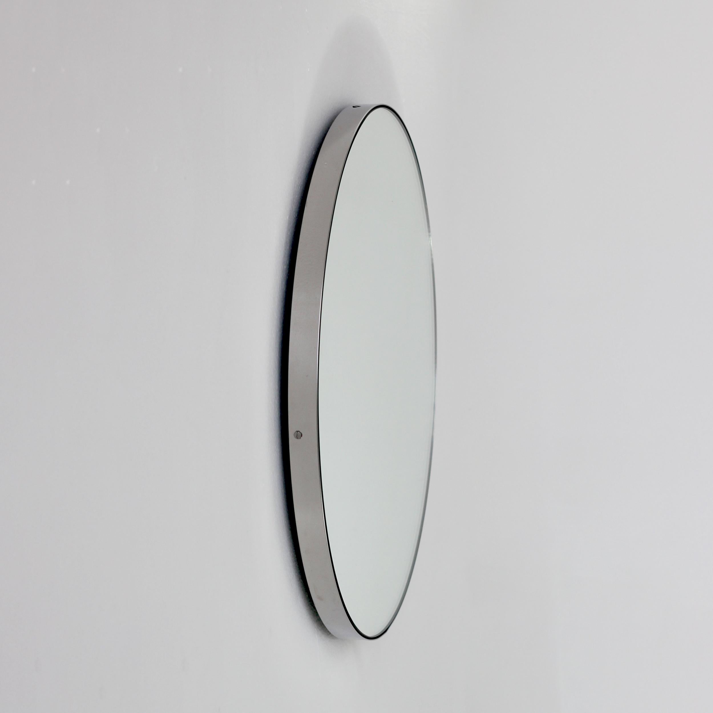 Miroir rond artisanal avec cadre minimaliste en acier inoxydable Orbis, XL Neuf - En vente à London, GB