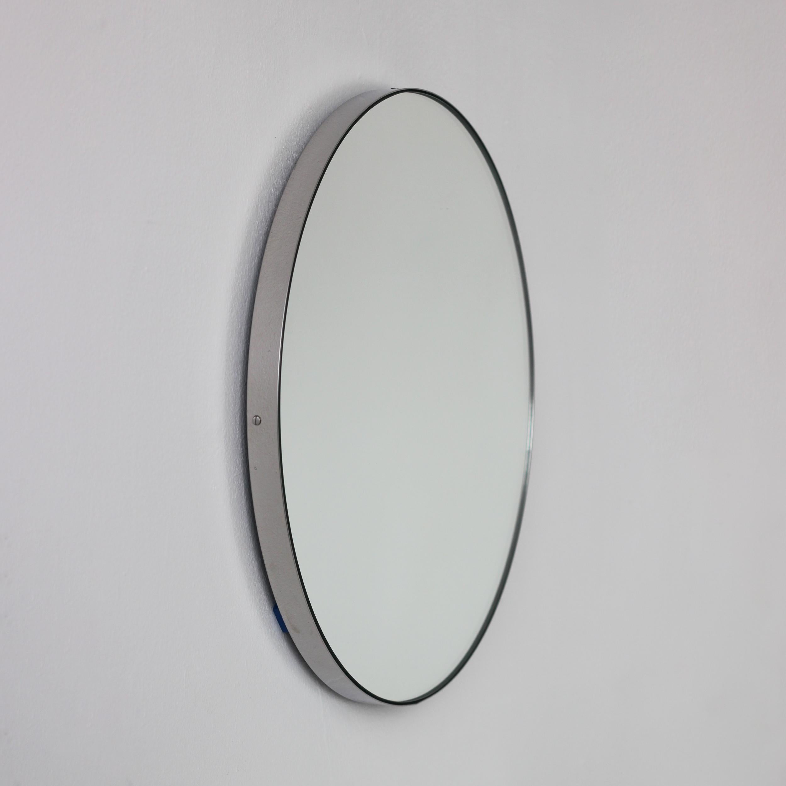 Miroir rond artisanal avec cadre minimaliste en acier inoxydable Orbis, XL en vente 1