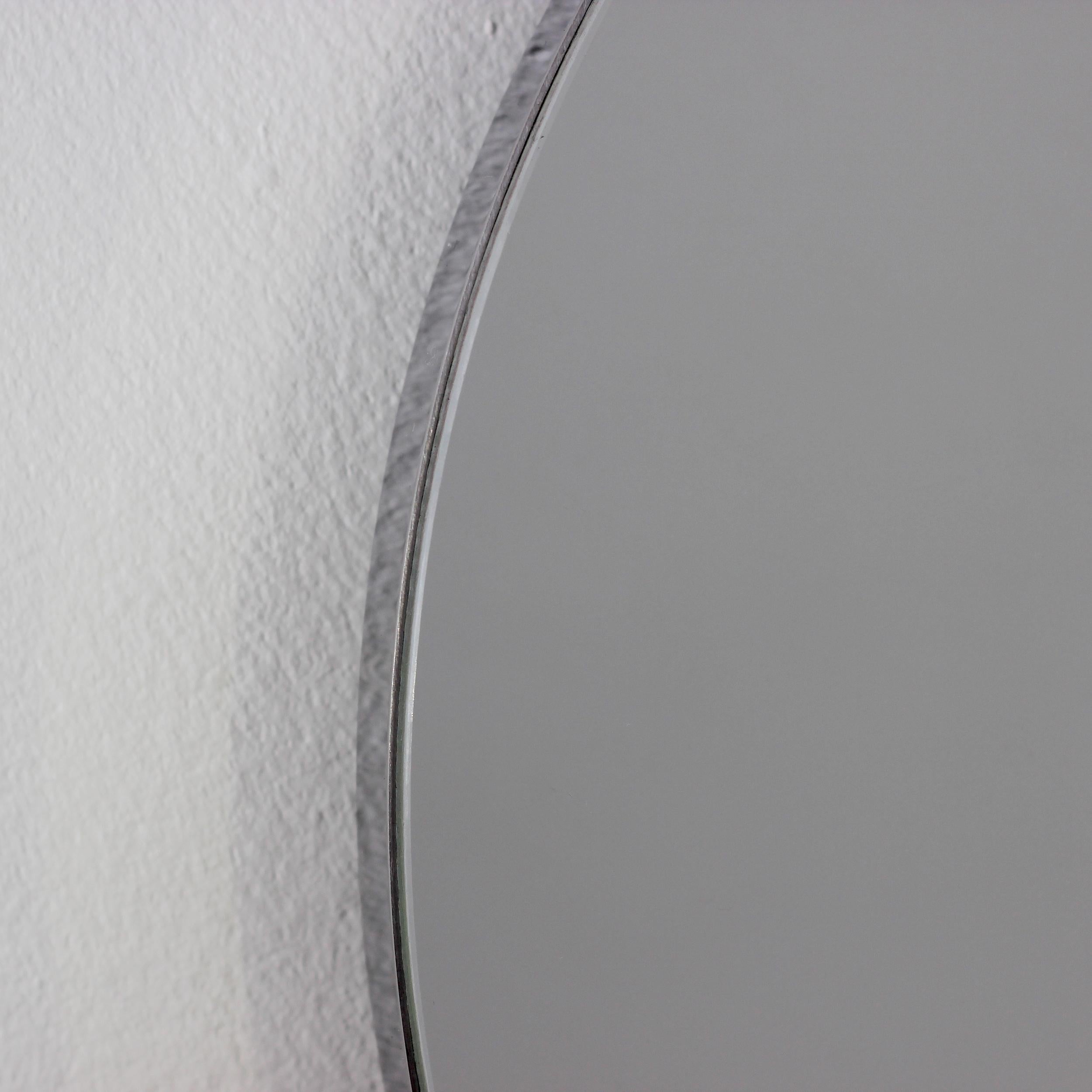 Miroir rond artisanal avec cadre minimaliste en acier inoxydable Orbis, XL en vente 2