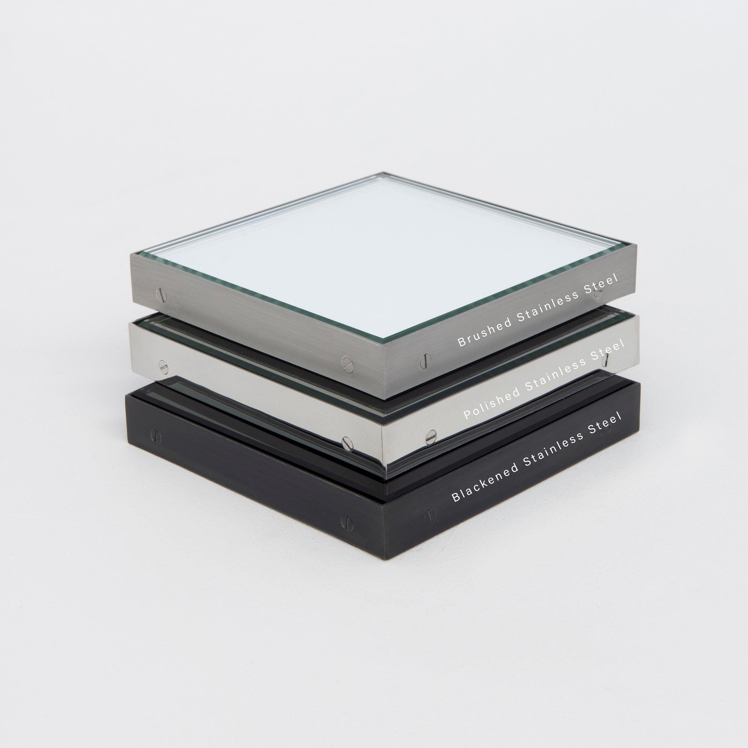 Miroir rond minimaliste Orbis avec cadre en acier inoxydable fabriqué à la main, moyen en vente 2