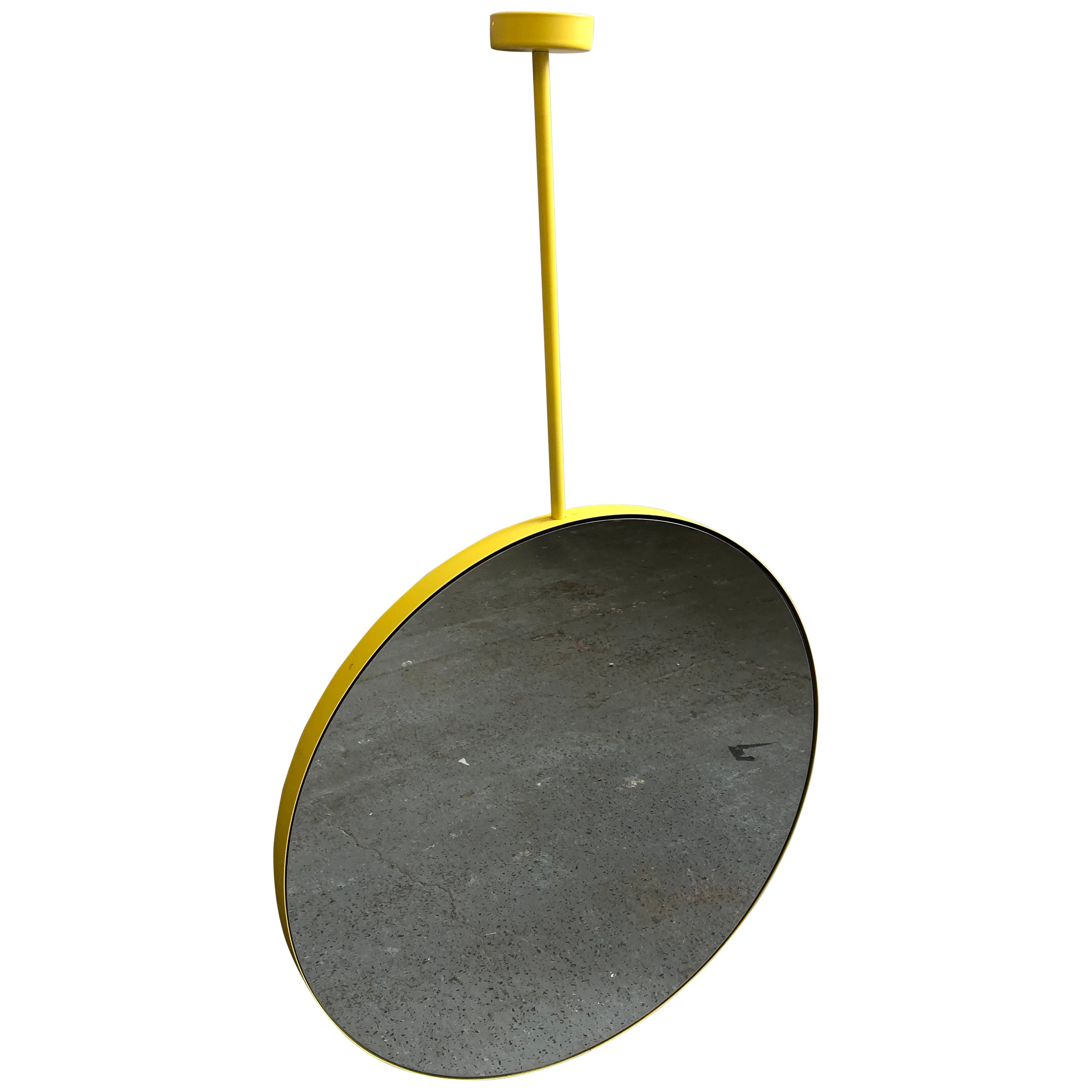 Miroir rond suspendu Orbis avec cadre jaune moderne
