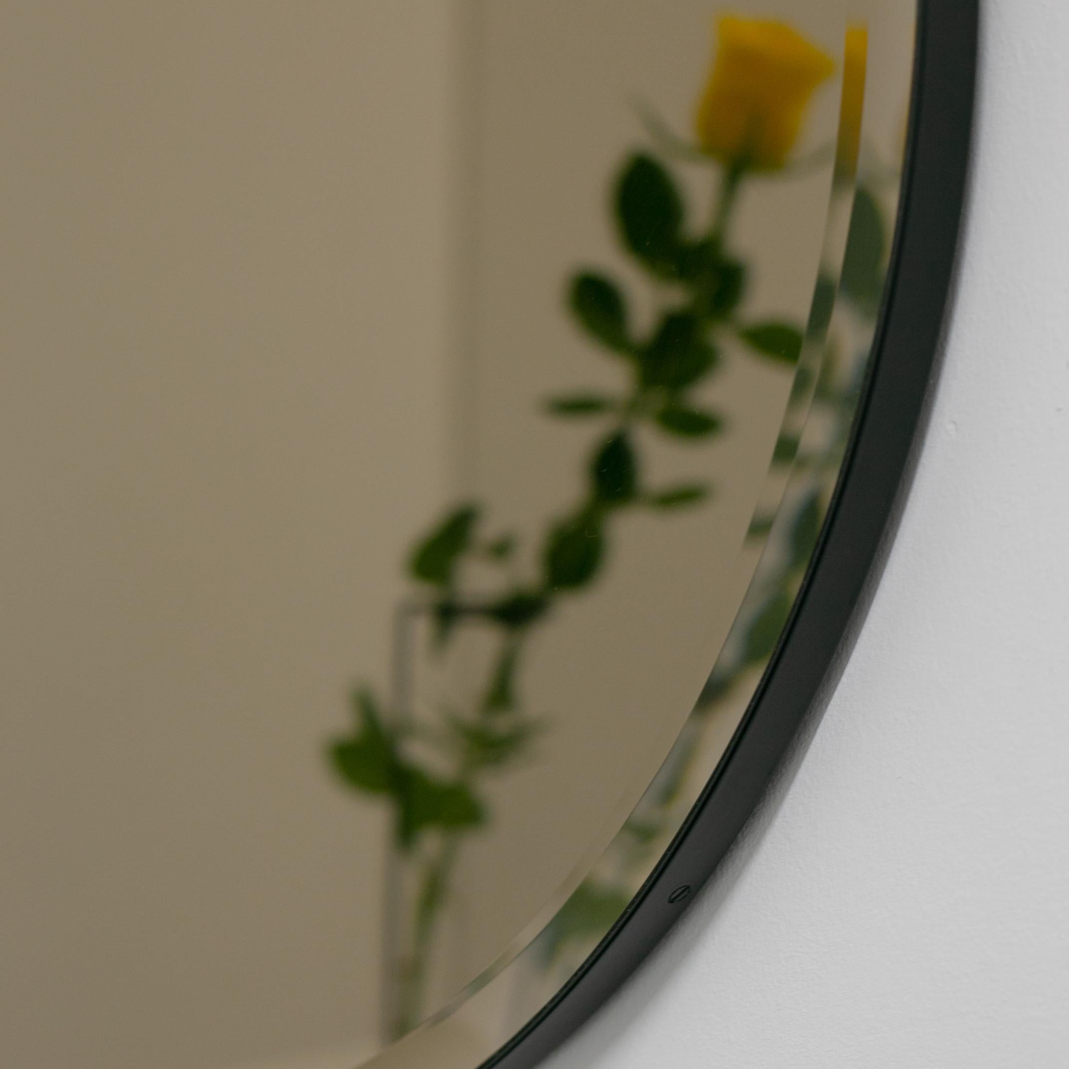 XXIe siècle et contemporain Orbis Bronze Tinted Round Beveled Art Deco Mirror with a Black Frame, Small (Miroir art déco biseauté teinté en bronze avec cadre noir) en vente