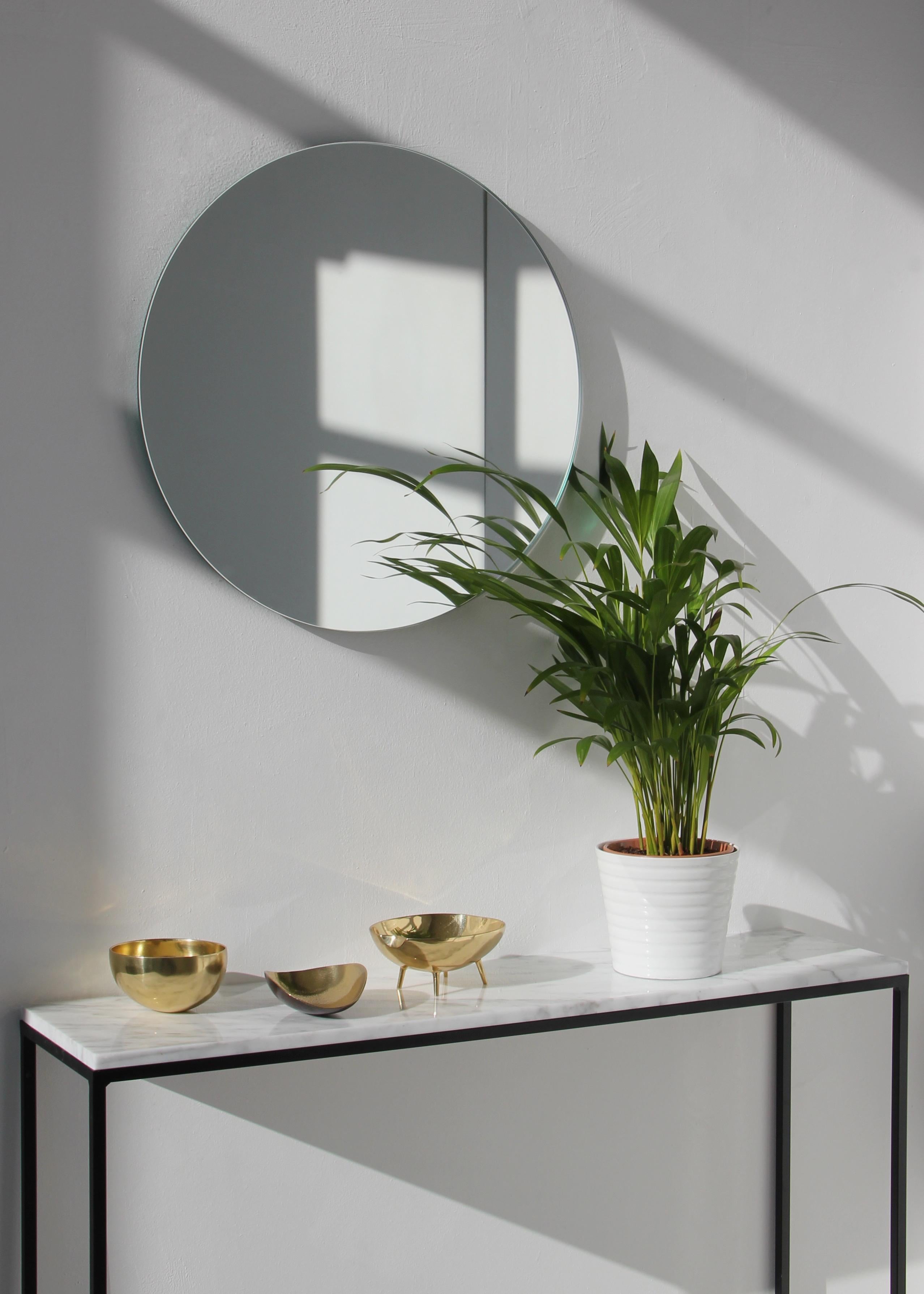 XXIe siècle et contemporain Orbis Gold Tinted Round Frameless Contemporary Mirror with a Floating Effect, XL (miroir contemporain sans cadre à effet flottant teinté d'or) en vente