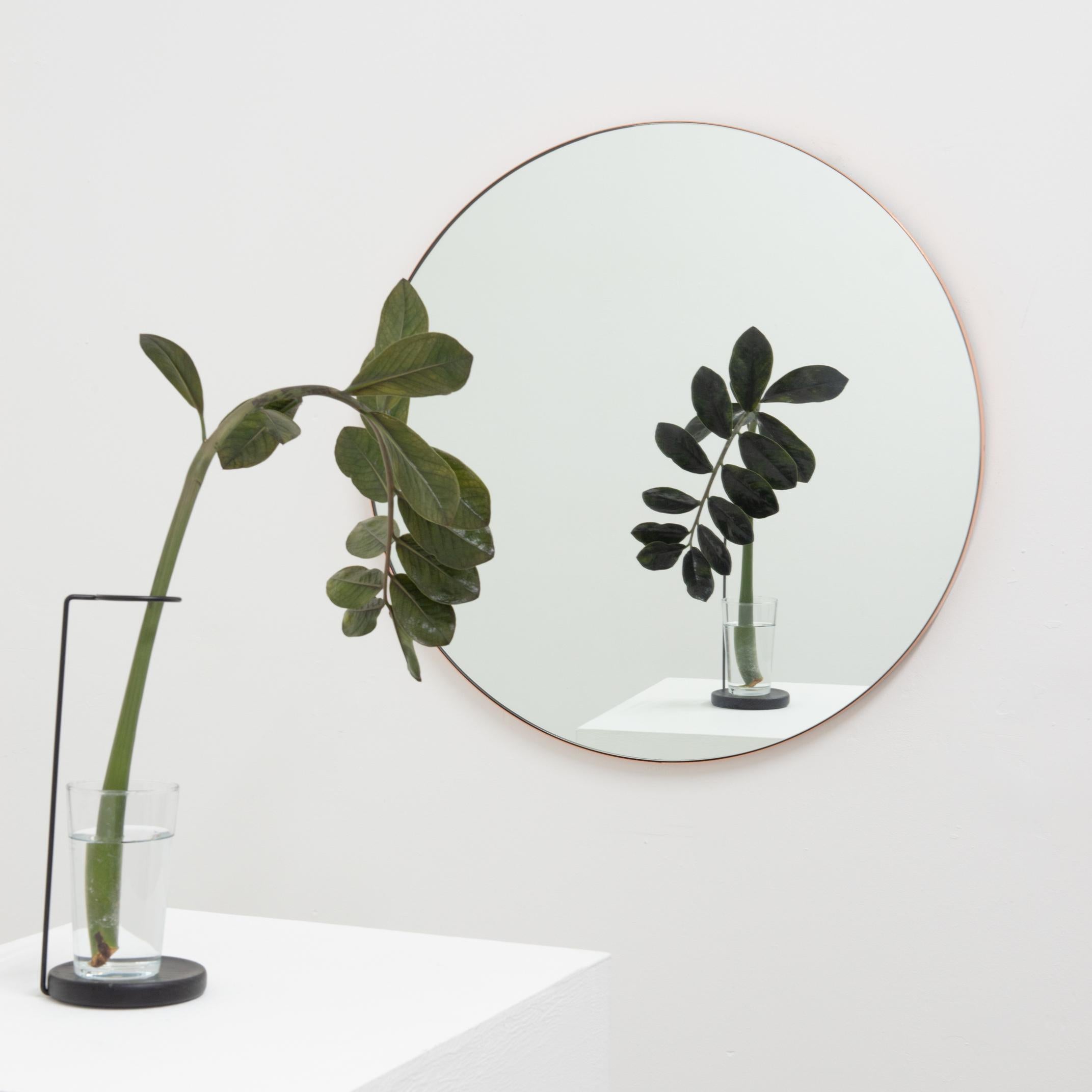 Poudré Miroir contemporain rond Orbis avec cadre rouge, régulier en vente