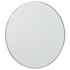 Miroir contemporain rond Orbis avec cadre en cuivre, régulier