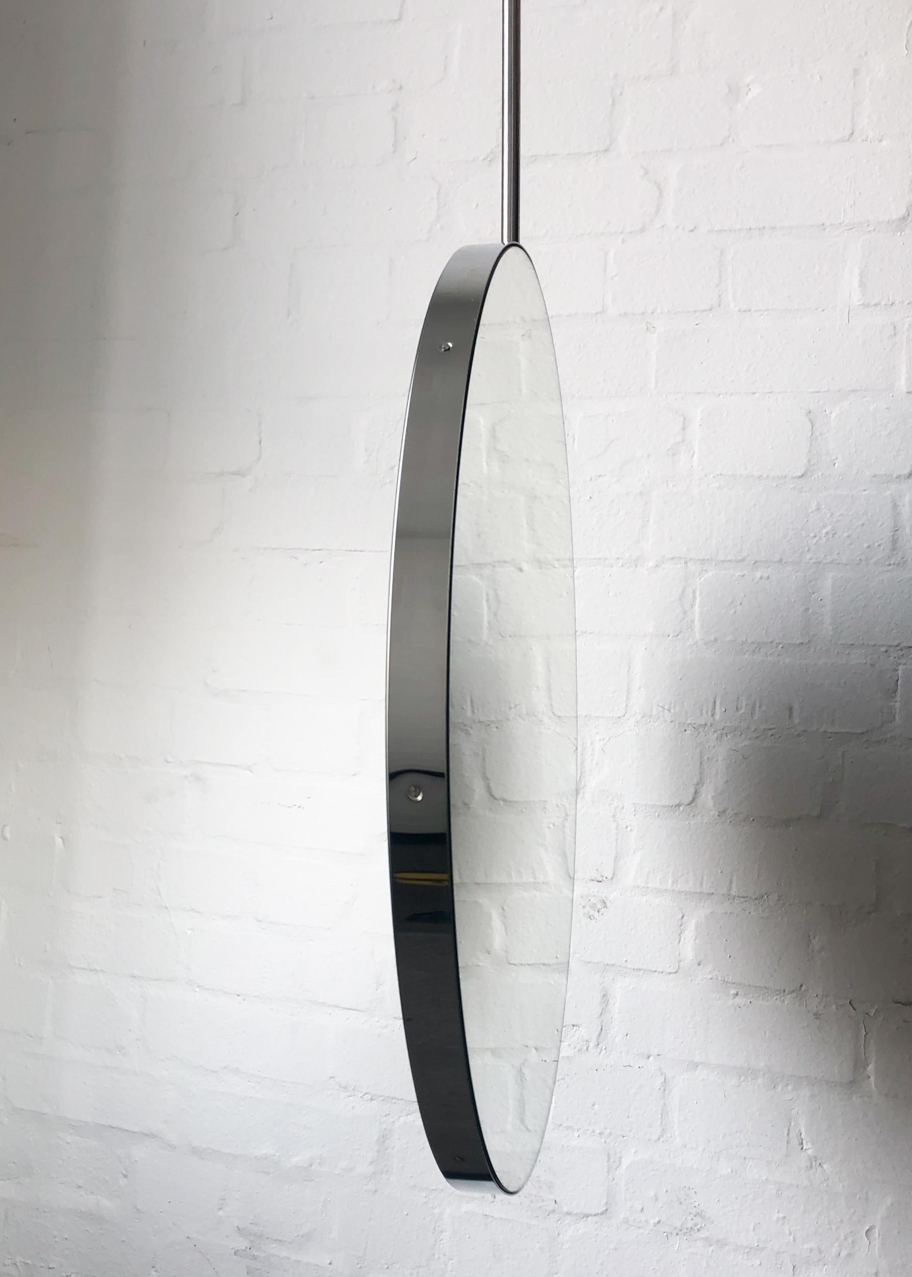 Art déco Miroir rond suspendu au plafond Orbis avec cadre en acier inoxydable fabriqué à la main en vente