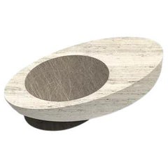 Tavolino Orbit - Una visione scultorea in pietra e metallo
