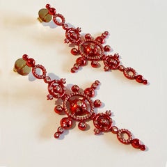 Boucles d'oreilles orbitales en or 18 carats recouvert de nanocéramique rouge et de diamants