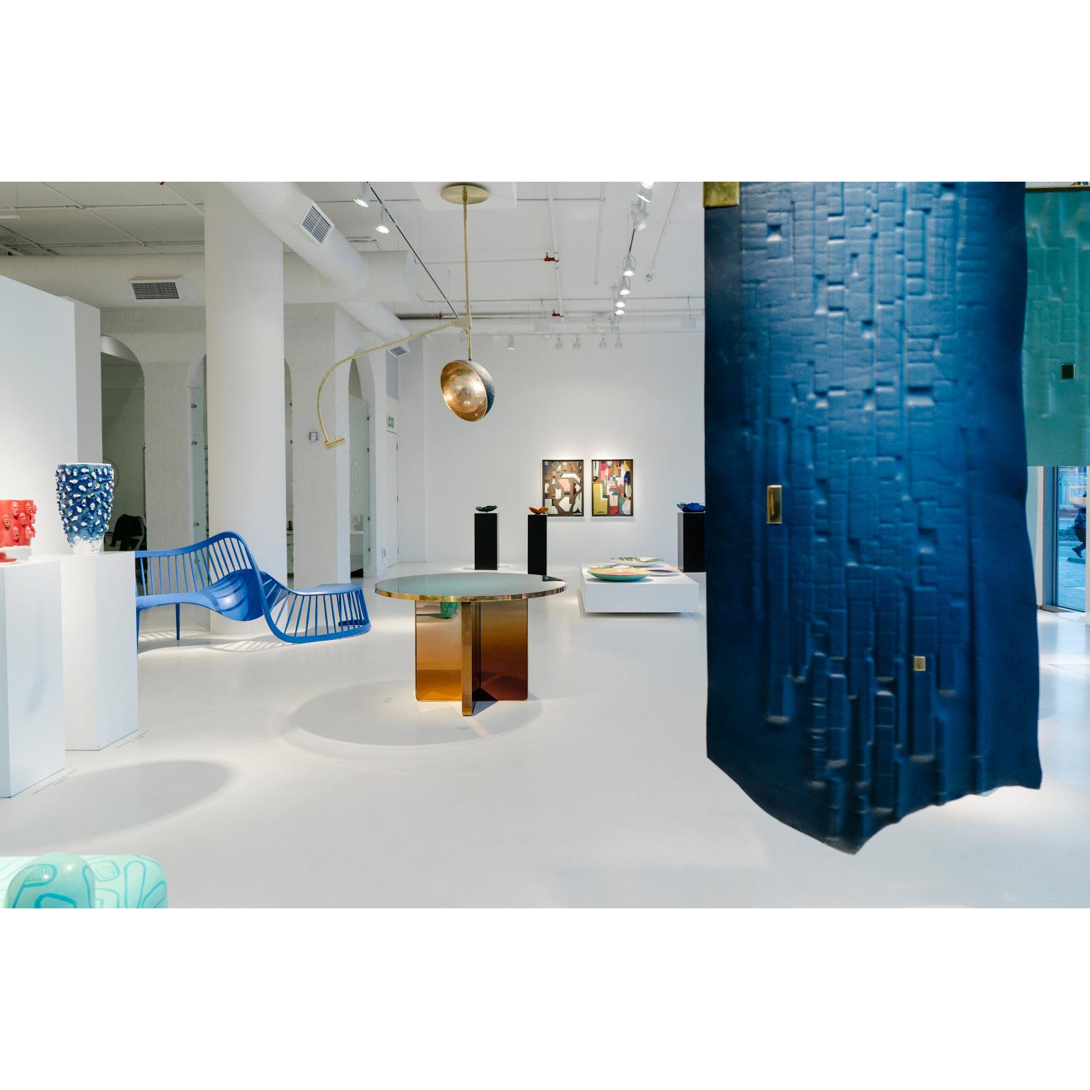 XXI secolo e contemporaneo Lampada a sospensione Orbit in edizione limitata in bronzo e ottone di Jesse Ede in vendita