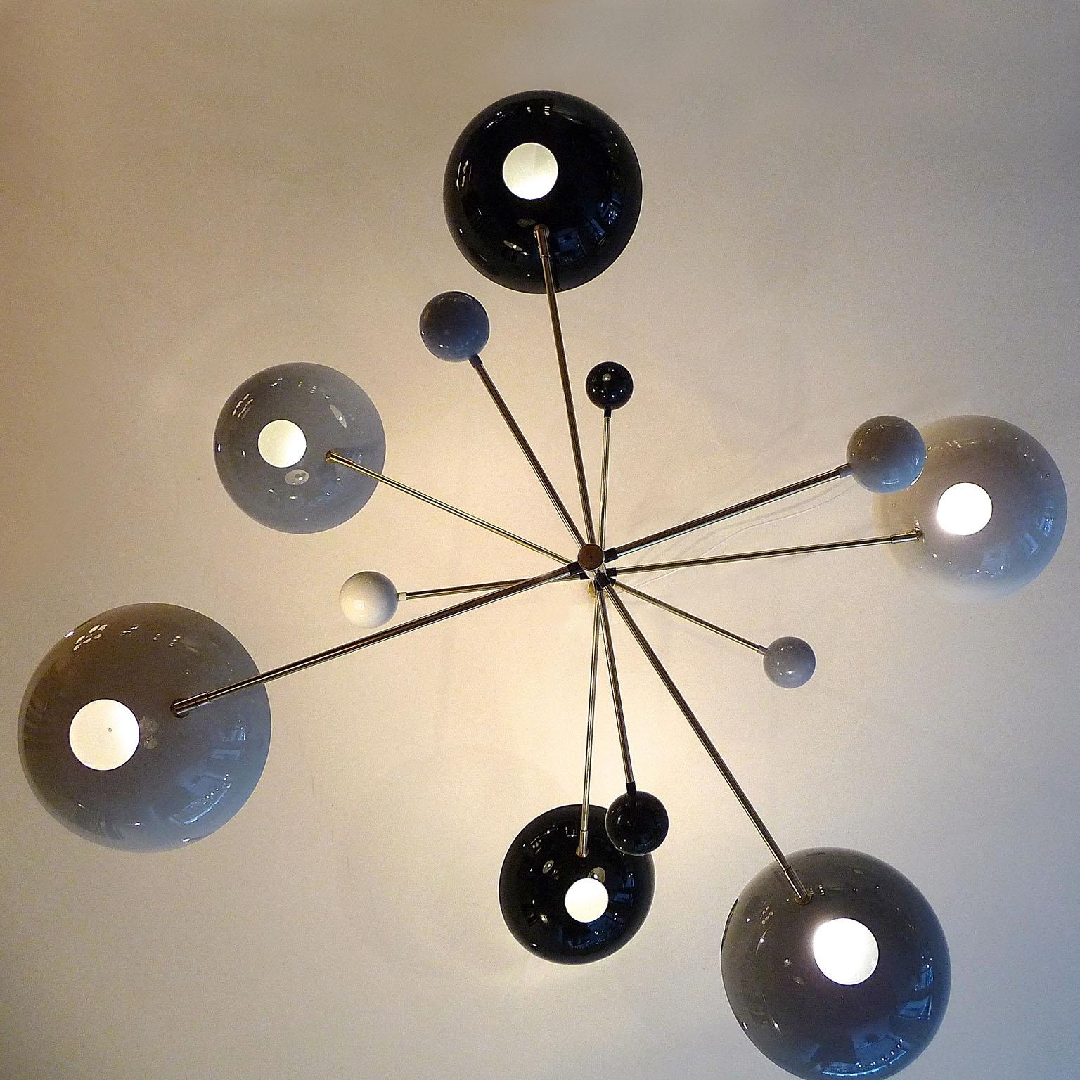 Lampadario Orbital a sei bracci in ottone e lacca italiana personalizzabile in vendita 3