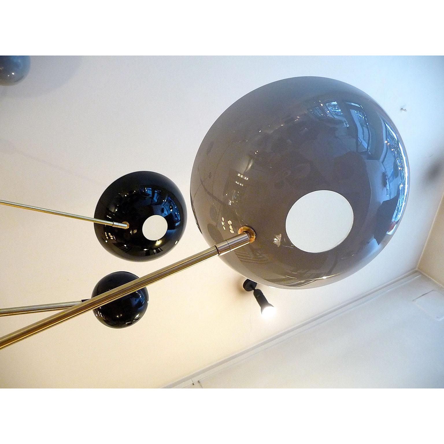 Lampadario Orbital a sei bracci in ottone e lacca italiana personalizzabile in vendita 4